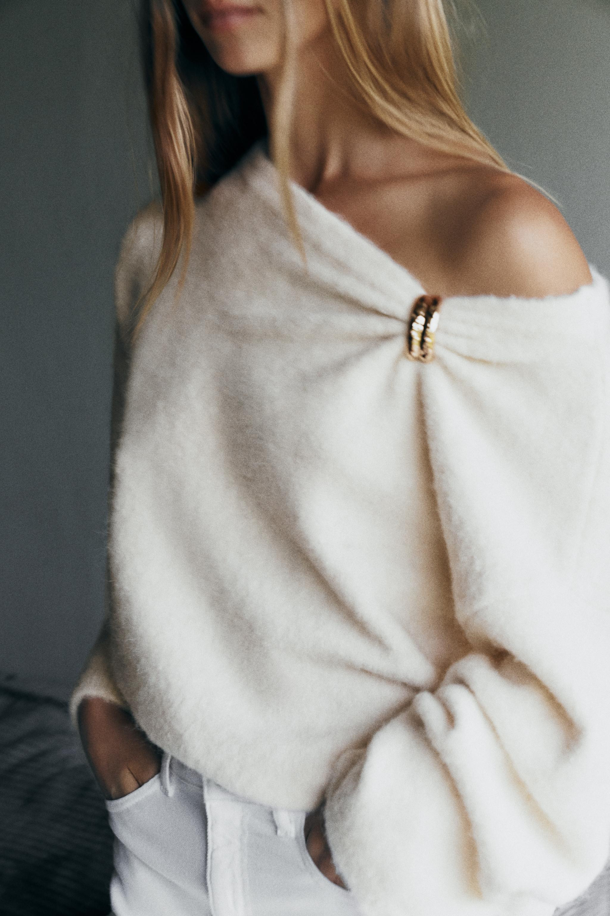 KNIT JUMPER WITH BROOCH | Zara UK