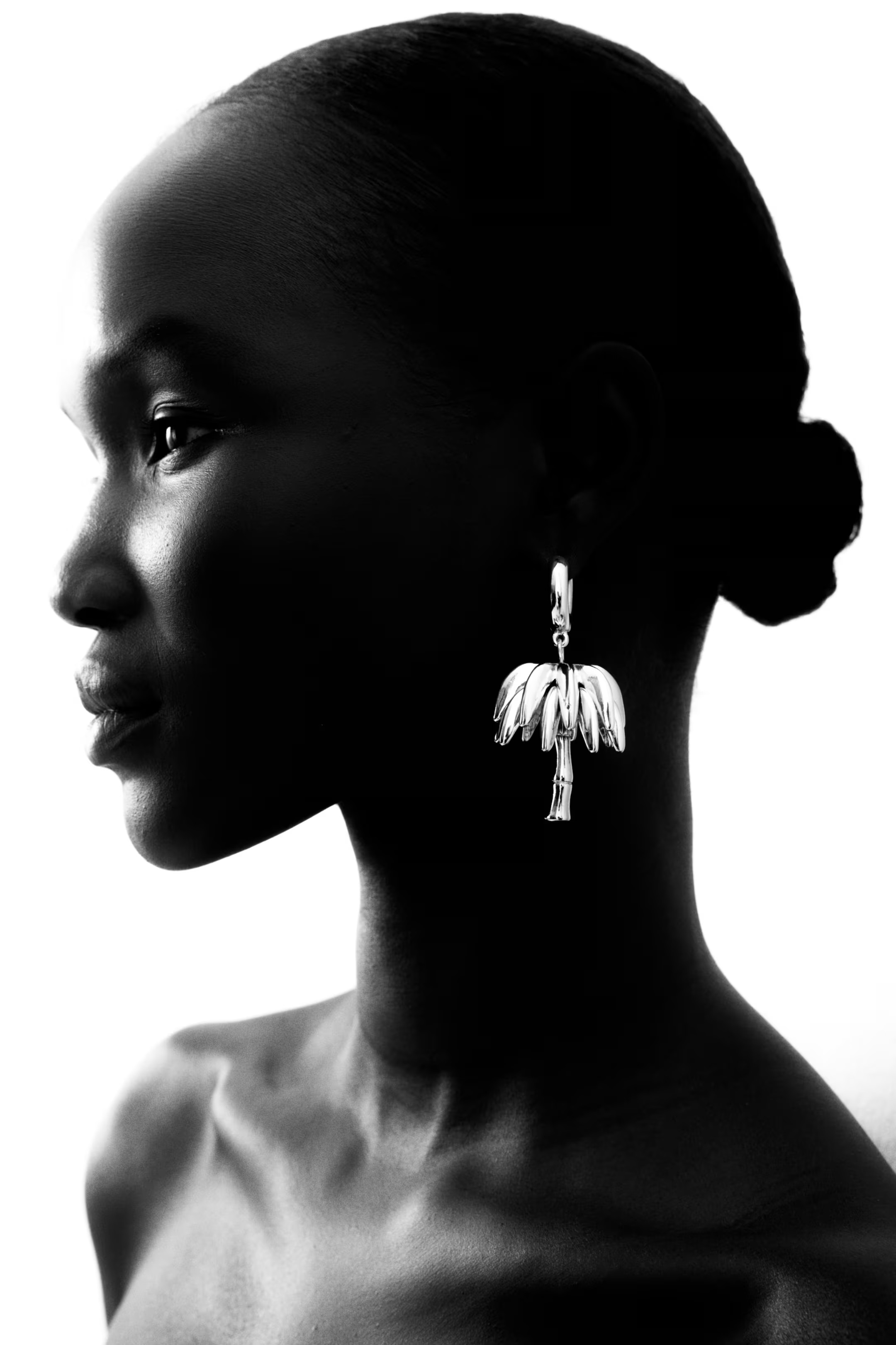 Palm tree-pendant earrings | H&M (UK, MY, IN, SG, PH, TW, HK)