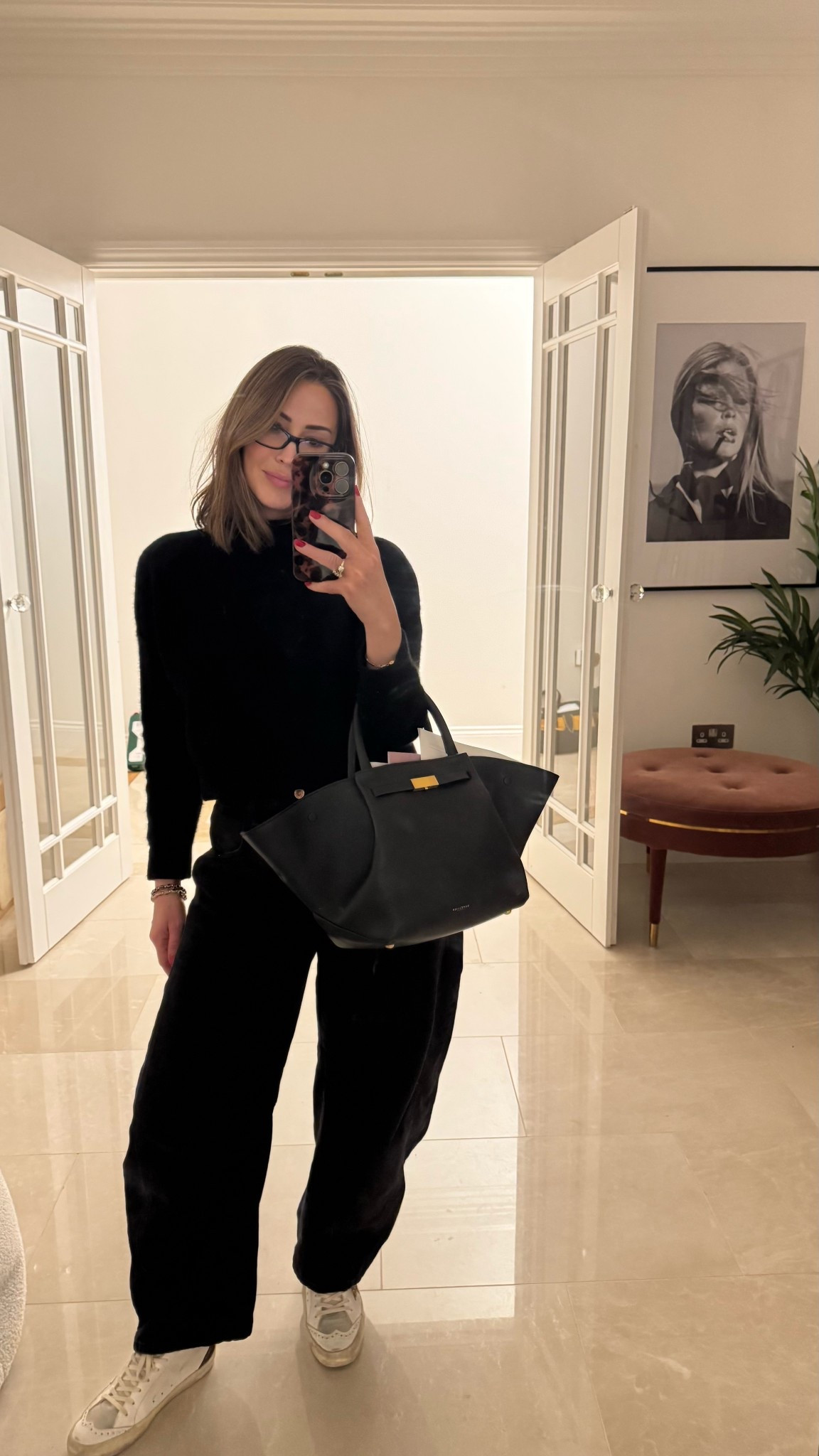 Anthropologie cashmere on repeat 

Cashmere / demellier / black knit / everyday look / petite style /