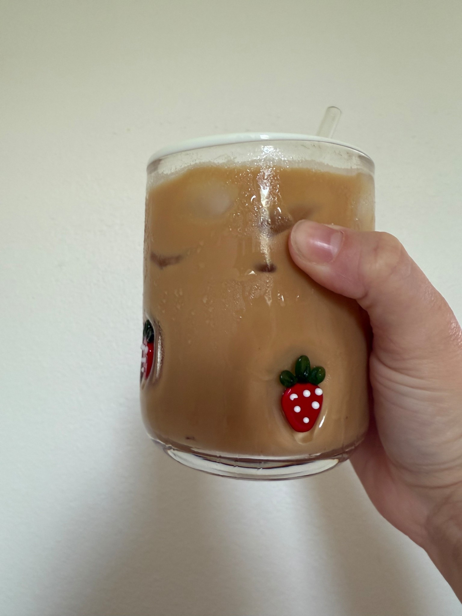 Strawberry icon juice glass 🍓

#LTKdayinmylife #LTKMothersDay #LTKmorningroutine