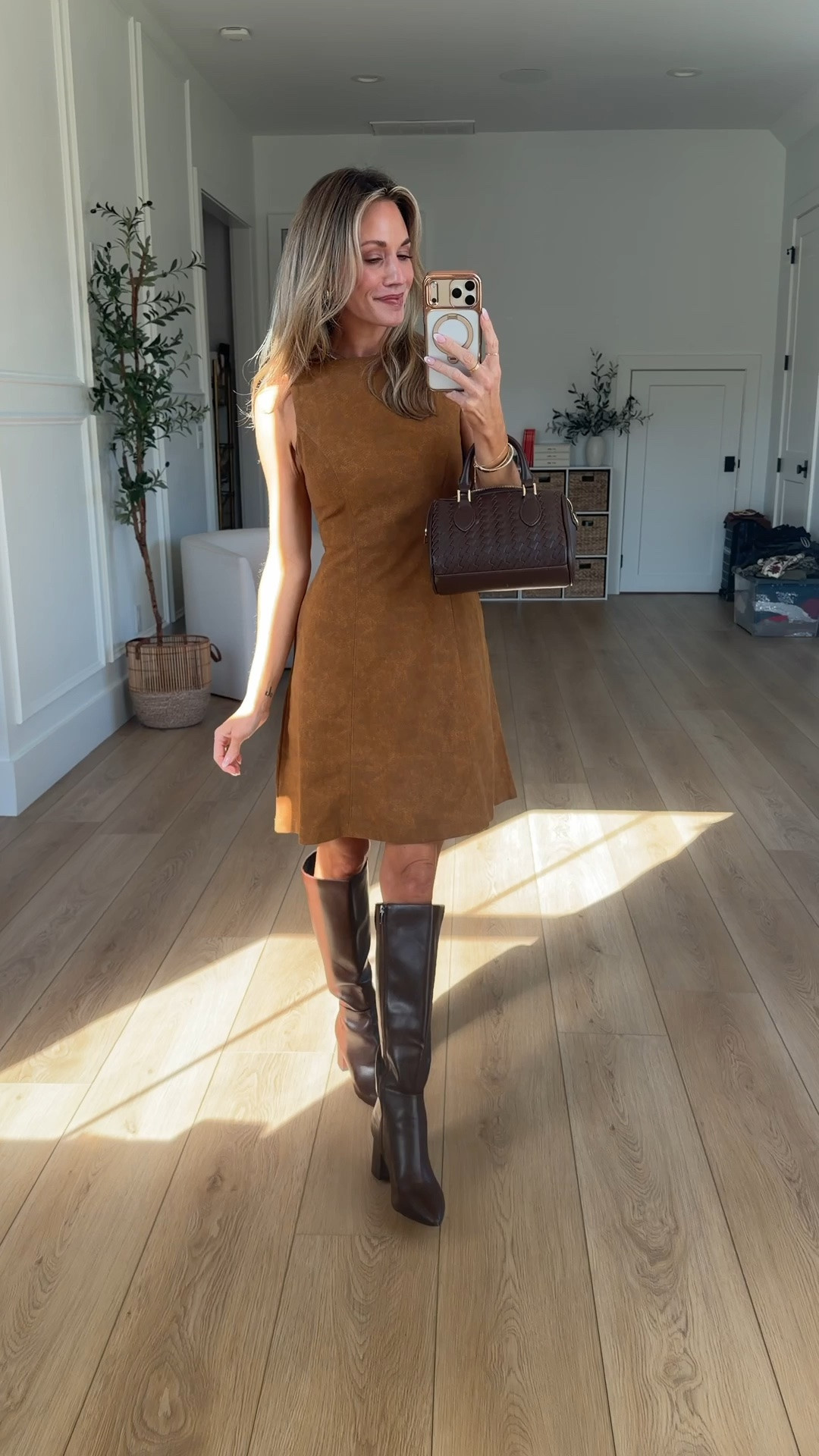 the cutest faux suede dress 🍂 perfect for fall family photos, date night, church, you name it!! I am 5’2 and wearing my true size xsmall.