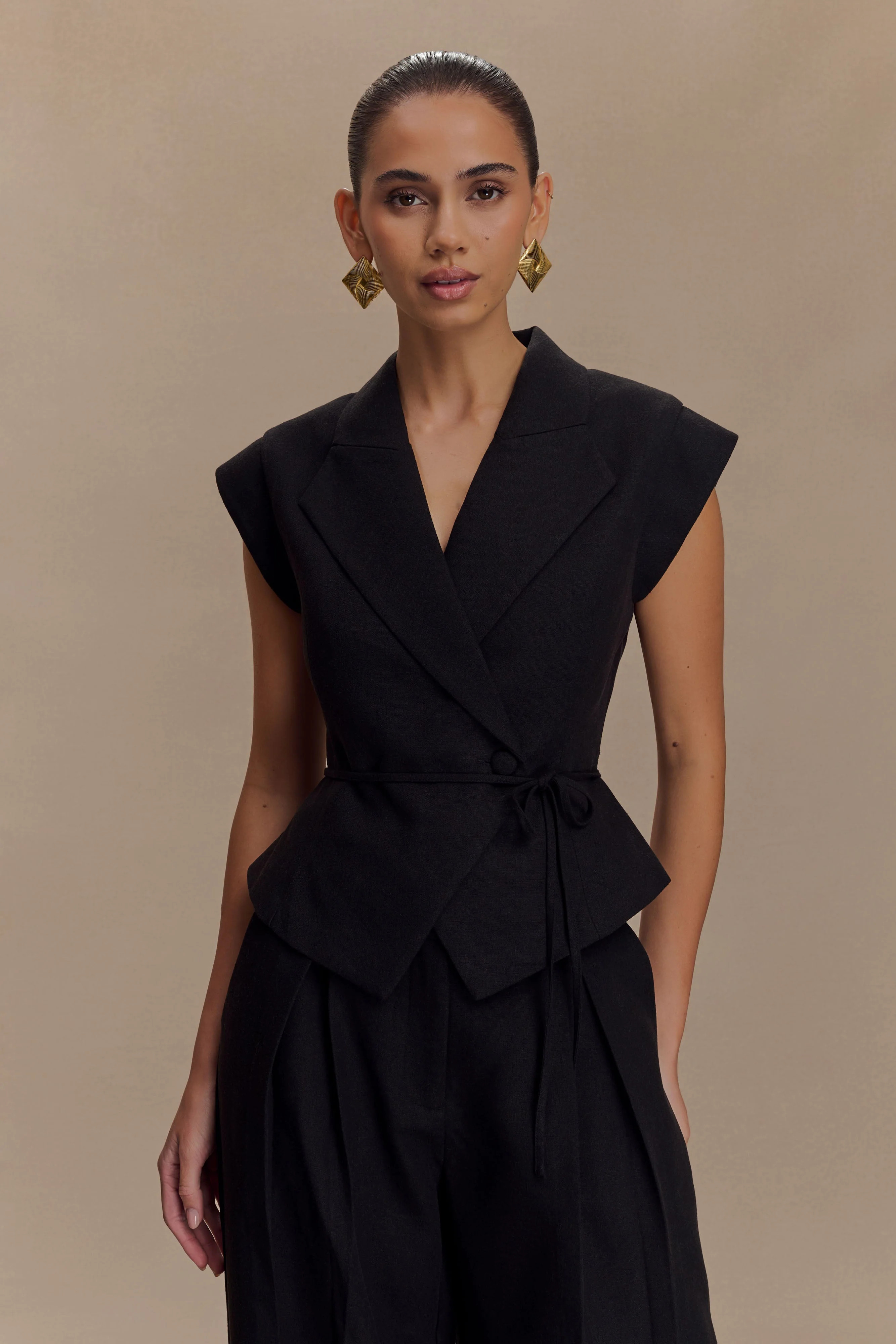 Andina Shortsleeve Linen Top - Black | MESHKI US