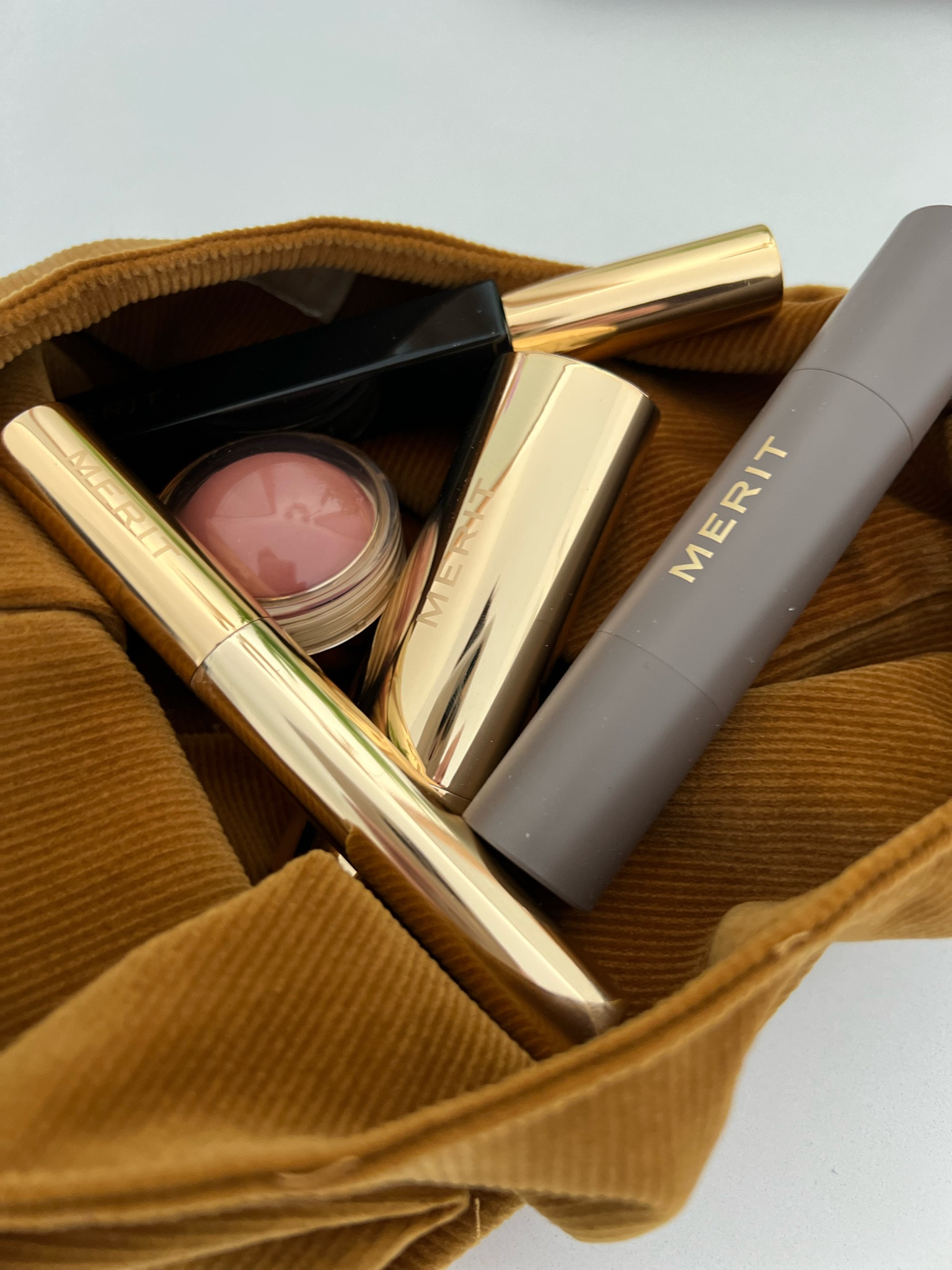 My 5 clean makeup must haves;
1. The minimalist in Dune
2. Bronze balm in Clay
3. Clean Lash in Perfect Black
4. Flush balm in Beverly Hills
5. Brow 1980 in Brown

#LTKbeauty