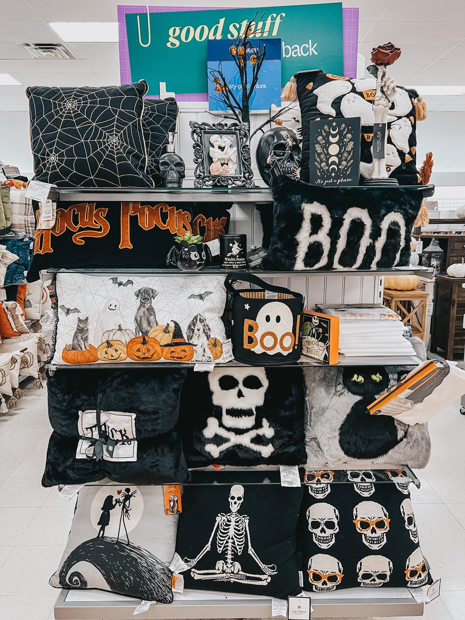 Halloween decor at Marshall’s 💀🕷️

Halloween, halloween decor, Marshall’s, halloween pillows, pillows

#LTKHalloween #LTKSeasonal #LTKhome
