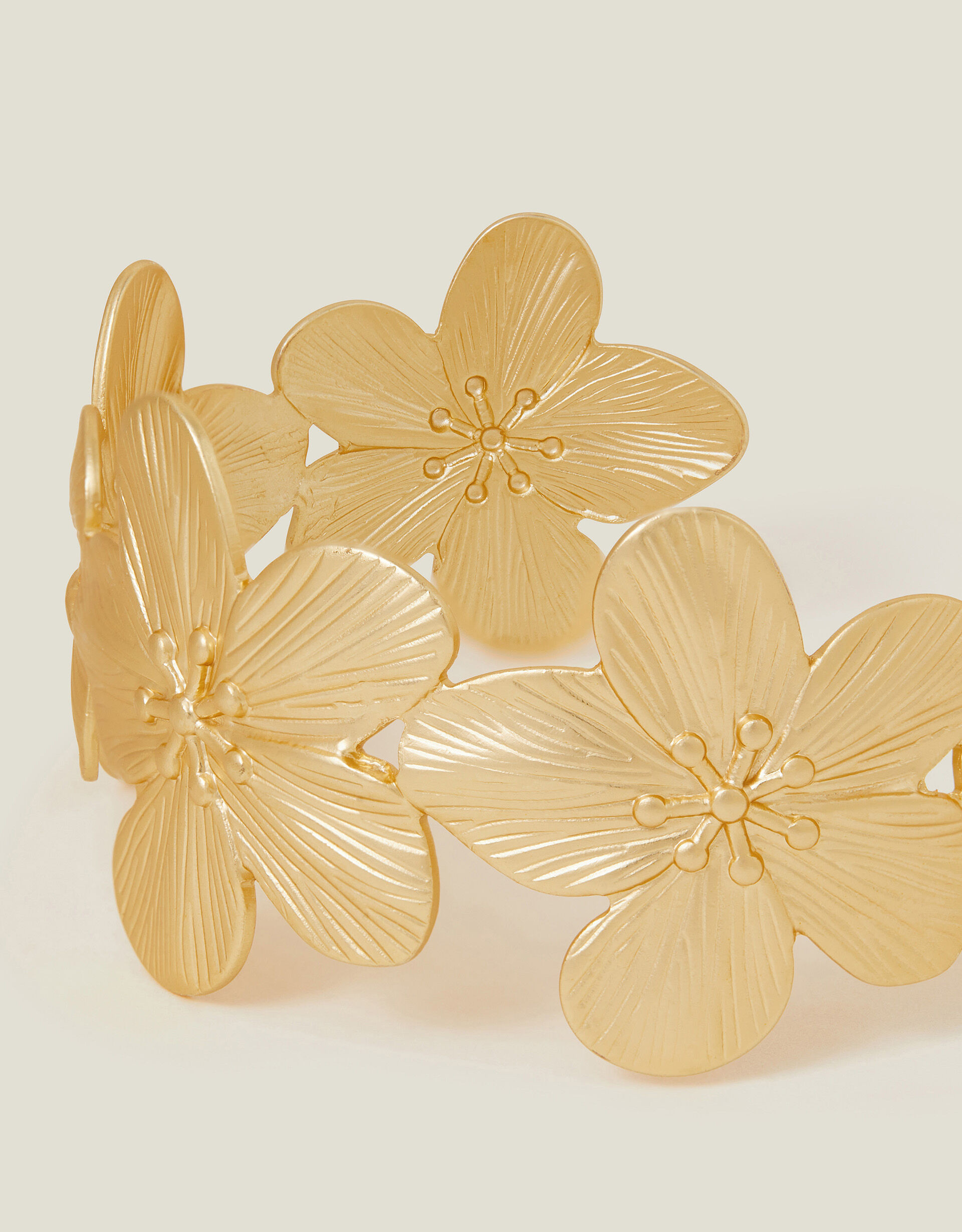 Flower Cuff Bracelet Gold | Accessorize (Global)