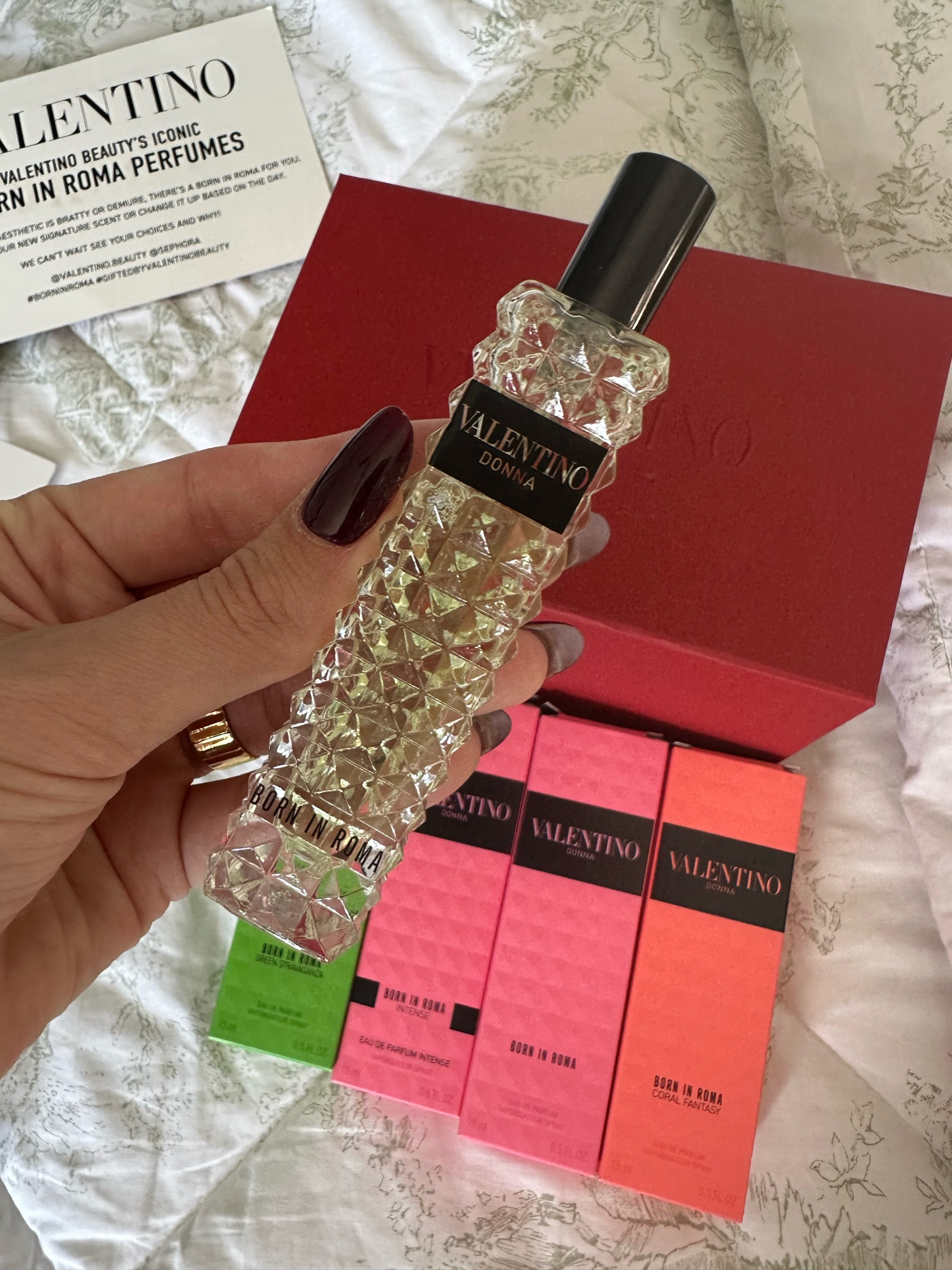 Valentino perfumes
My favorite!
Try this discovery set
Gift ideas 