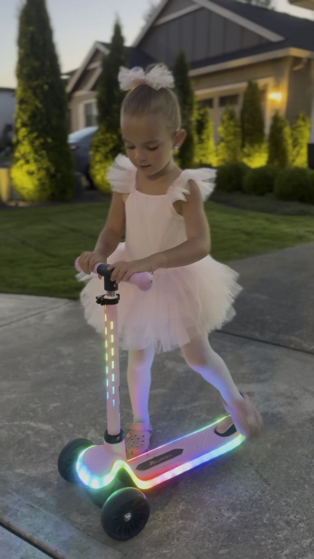 THE BEST SCOOOTER!!!!! Sooo many cool color changing options 