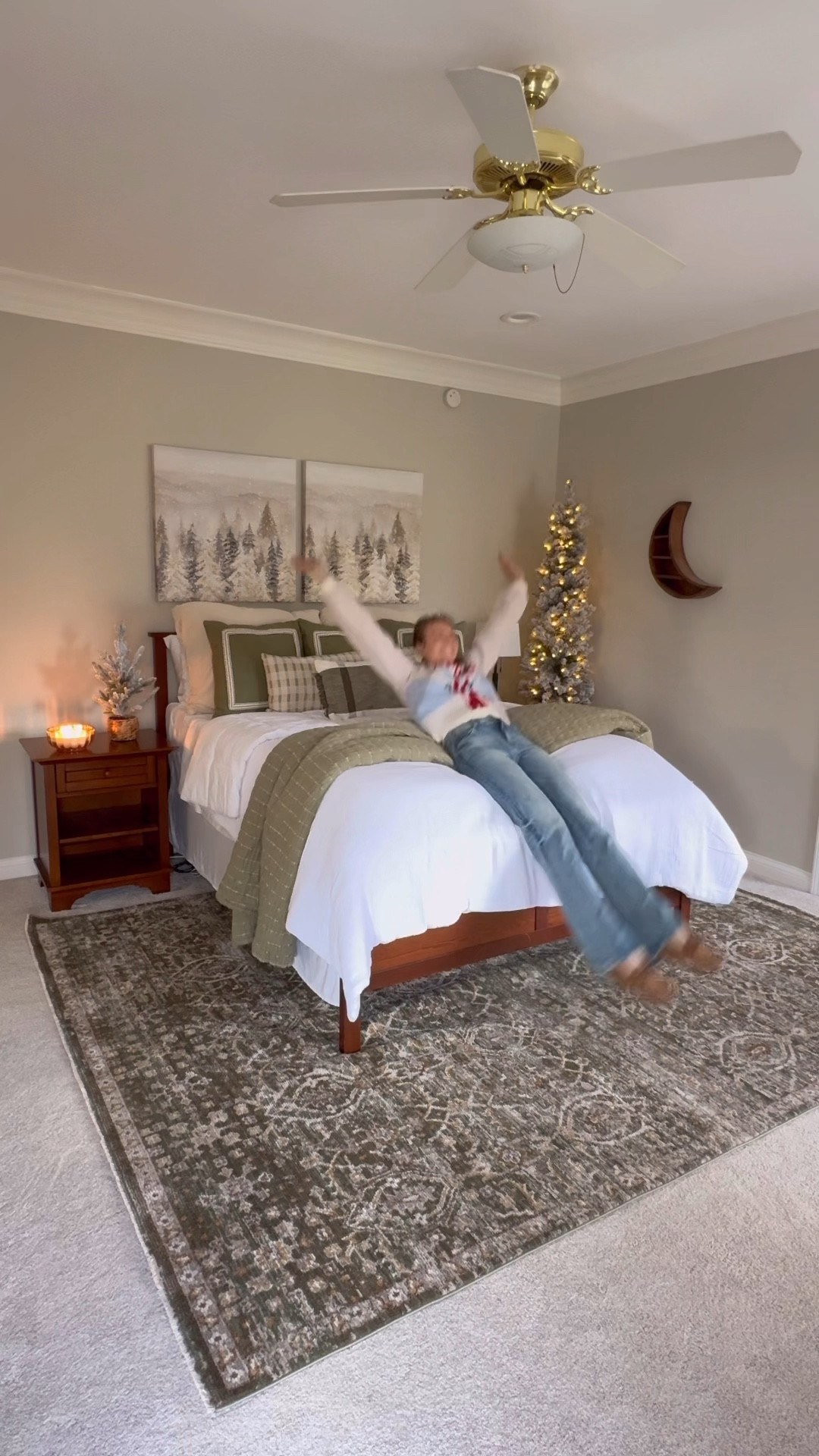 All decor links ❤️✨🌲🕯️💃🏻🎿

Tree & wall art are from Hobby Lobby but I linked similar ones!!

#LTKHoliday #LTKHome #LTKWatchNow