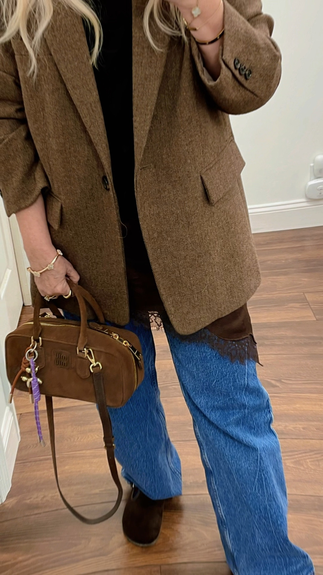 When you are tired and don’t want to think about what to wear. Have a uniform or simple outfit that you know you feel comfy in. Mine is a blazer and jeans  with matching bag and shoes . 
What is your go to? Drop me a comment I’d love to know! 

#blazeroutfits #fashion #fashionover50

#LTKmorningroutine #LTKootd #LTKdayinmylife