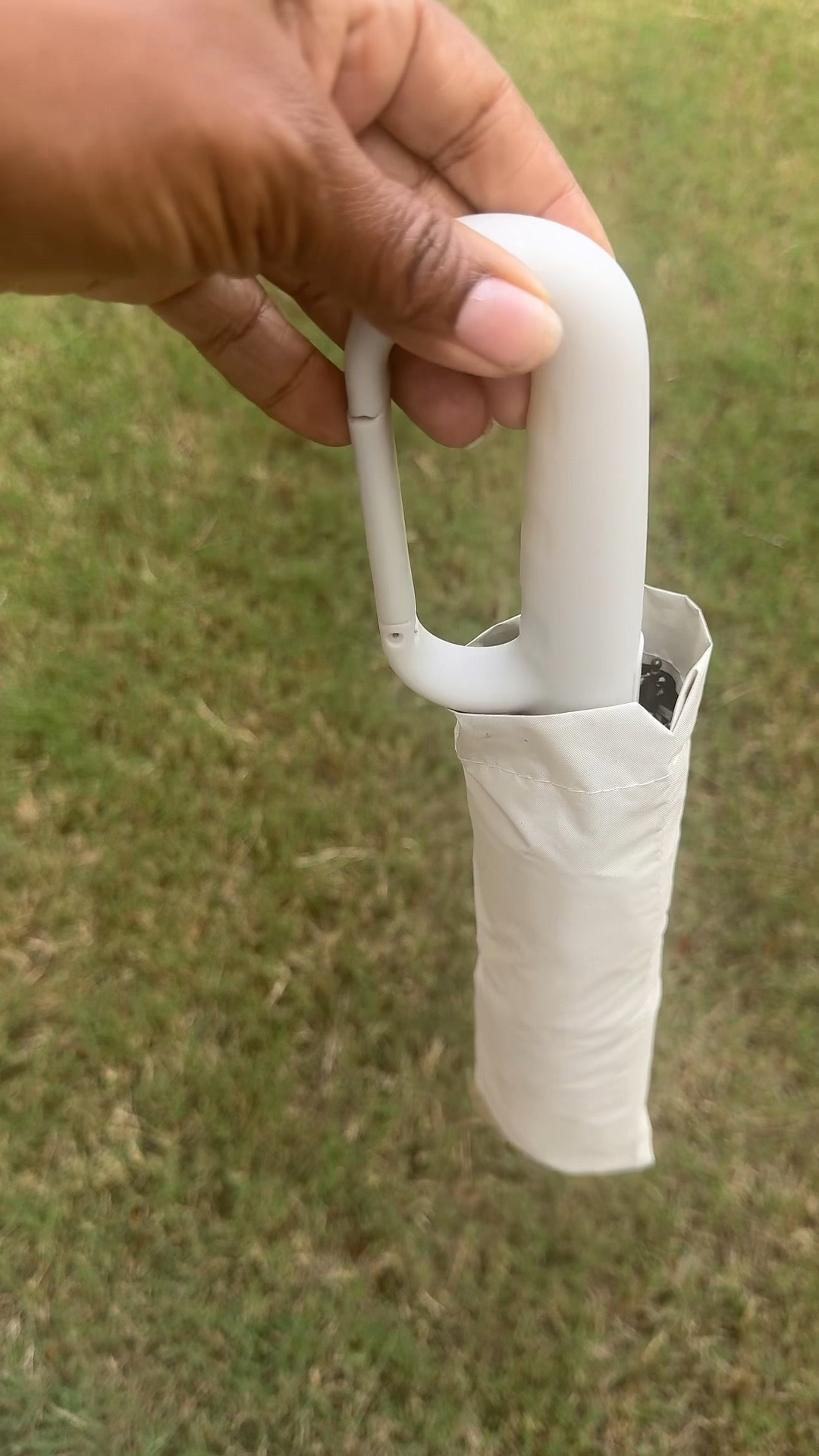 Every umbrella before this one was mid at best. This one? Built DIFFERENT 😌🧡 #ViralFinds #SmartBuy #RainProof #UmbrellaCheck #TikTokShopFinds #MiniButMighty #NoCap #ConvenienceQueen

#LTKOver40 #LTKFindsUnder50