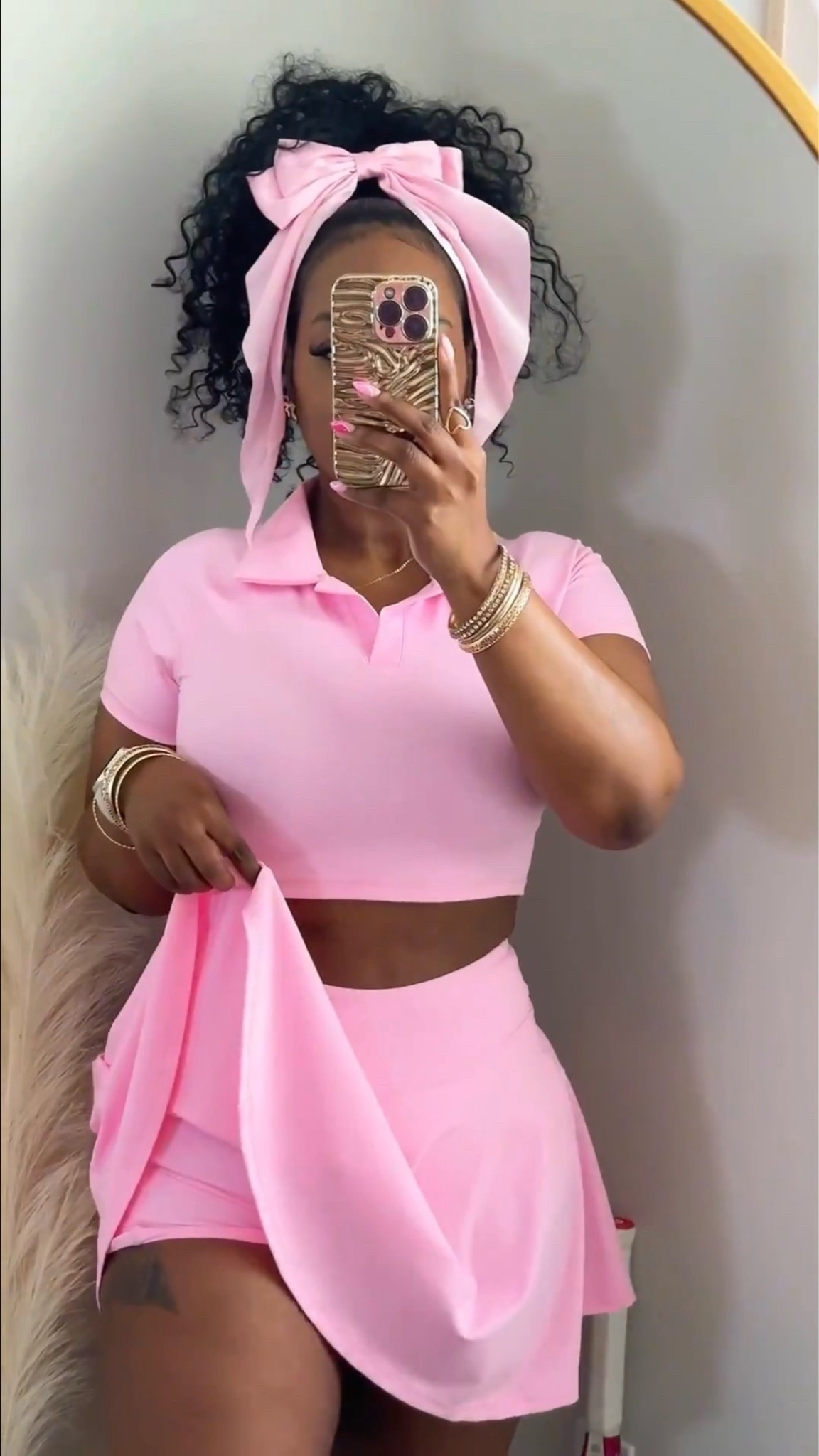 okay but this pink set?? 💕🎀
Instantly makes you look put together with minimal effort. The fit is sooo flattering and the whole sporty/preppy vibe is everything for spring and summer. Definitely one of those outfits I’ll keep reaching for on repeat ✨

#pinkoutfit #tennisskirtstyle #preppystyle #girlystyle #springoutfit #summerstyle #athleisurelooks #fashionfinds #ltkstyle #ltkfindsunder50

#LTKootd #LTKSeasonal #LTKvlog