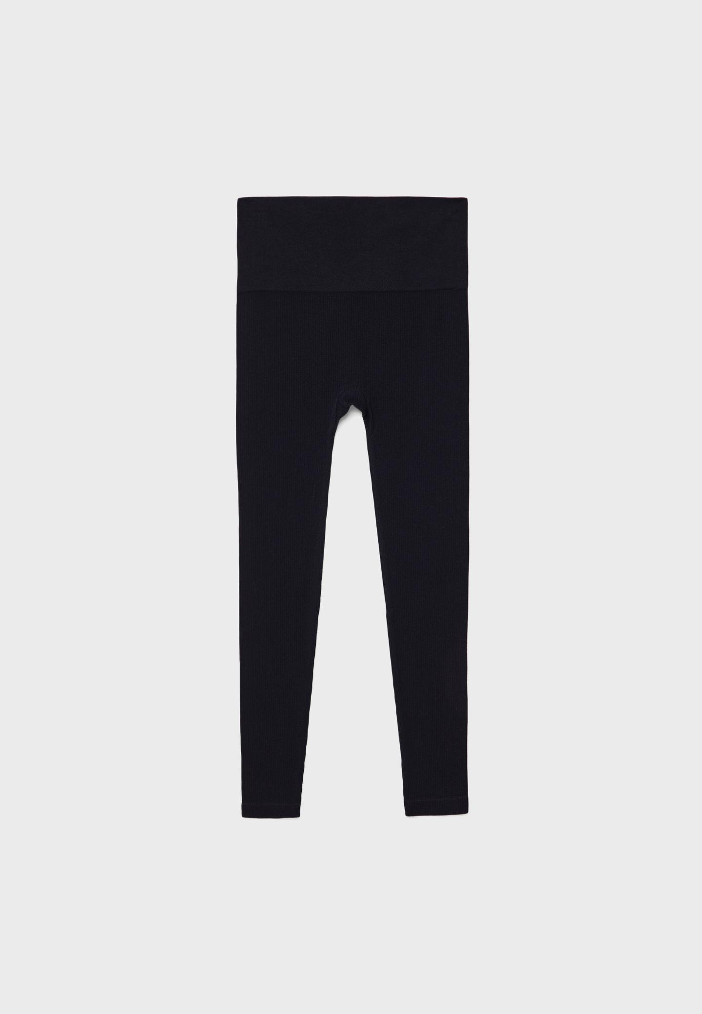 Leggings made from a fabric that adjusts to your body, adapting to its shape. Available in differ... | Stradivarius (UK)