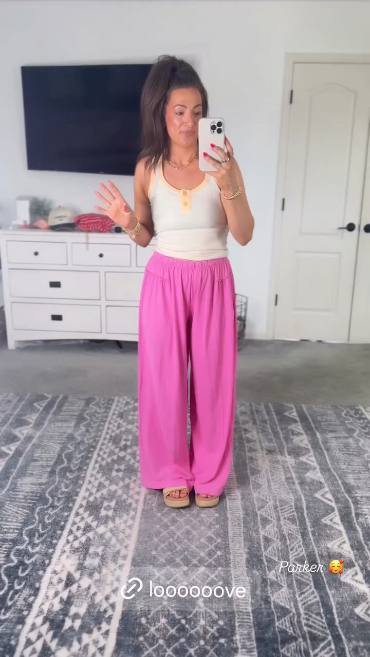 Get both and thank me later 👏 so cute and comfy! You’ll wear both a ton! I did my true size in the pants and sized up to the M in the tank 

#LTKootd #LTKPetite #LTKActive