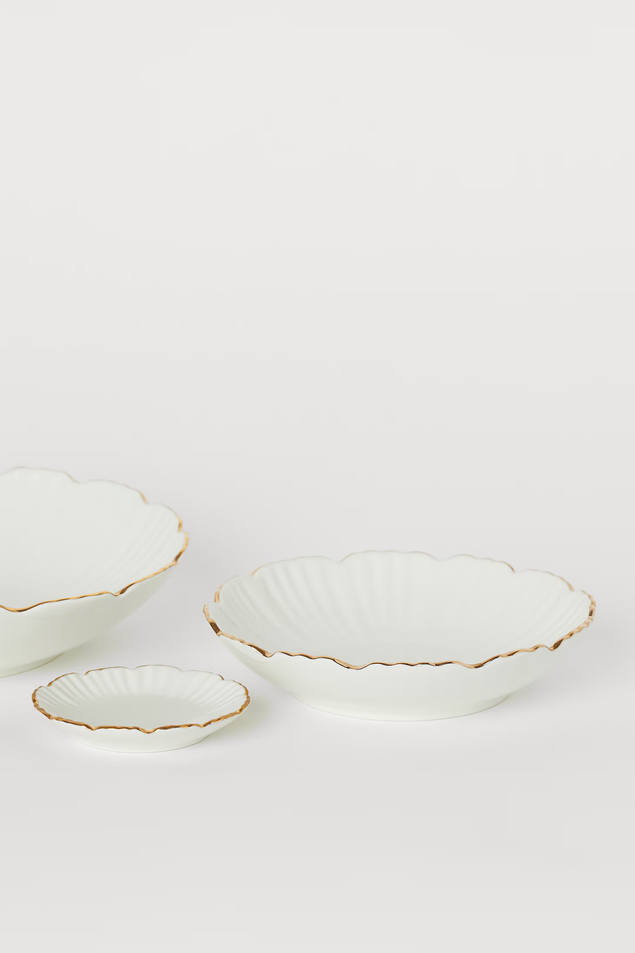 Shallow Porcelain Dish - White/gold-colored - Home All | H&M US | H&M (US + CA)