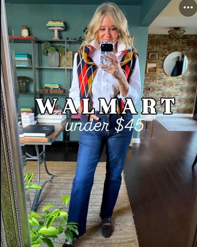 Walmart has Fall🍁🍂on lock!
Jeans tts
White shirt medium, blue shirt Small (runs big), sweater medium, barrel jeans size 6, burgundy sweater medium, green jacket medium