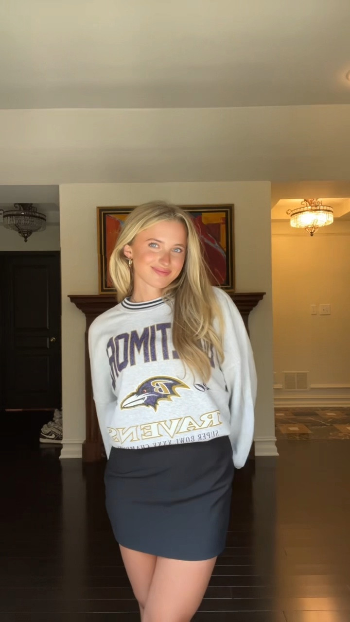 #AbercrombiePartner Game day outfits for the NFL girlies @abercrombie 💜🏈✨ @abercrombie NFL collection is 20% off with an additional 15% off with code KICKOFF


#LTKActive #LTKStyleTip #LTKVideo