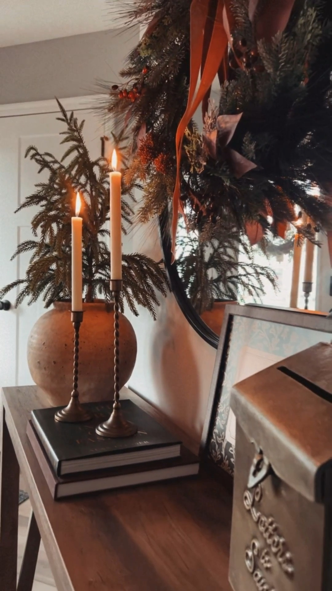 Christmas console✨

Christmas Decor | Holiday Decor | Console Styling | Entryway | Table Styling | Vase Styling | Christmas Wreath | Target Finds | Walmart Finds

#LTKHoliday #LTKHome