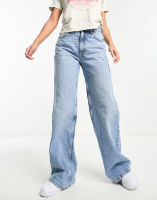 Pull&Bear mid rise wide leg jeans in medium blue | ASOS (Global)