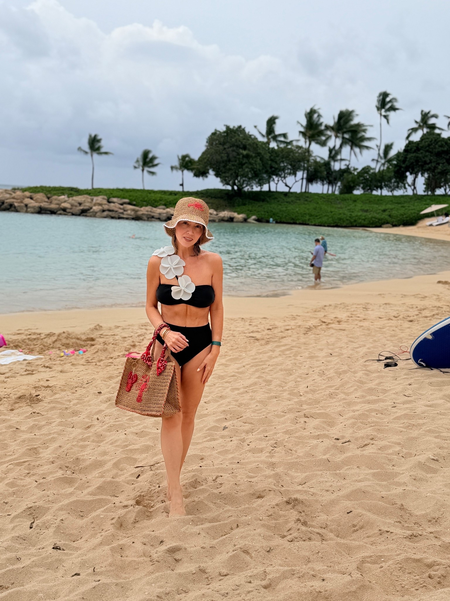 Hawaii state of mind 🌺

Beach day essentials: my favorite straw hat, a handmade beach bag, and the ocean breeze. Simple moments, salty air, and island vibes in paradise.

Nothing beats a day in Hawaii 🌊☀️

Modo Hawaii 🌺

Mis esenciales para la playa: mi gorro de paja favorito, mi bolsa artesanal y la brisa del mar. Momentos simples, aire salado y la vibra perfecta de la isla.

Nada como un día en Hawaii 🌊☀️

#LTKSeasonal #LTKTravel #LTKmomlife