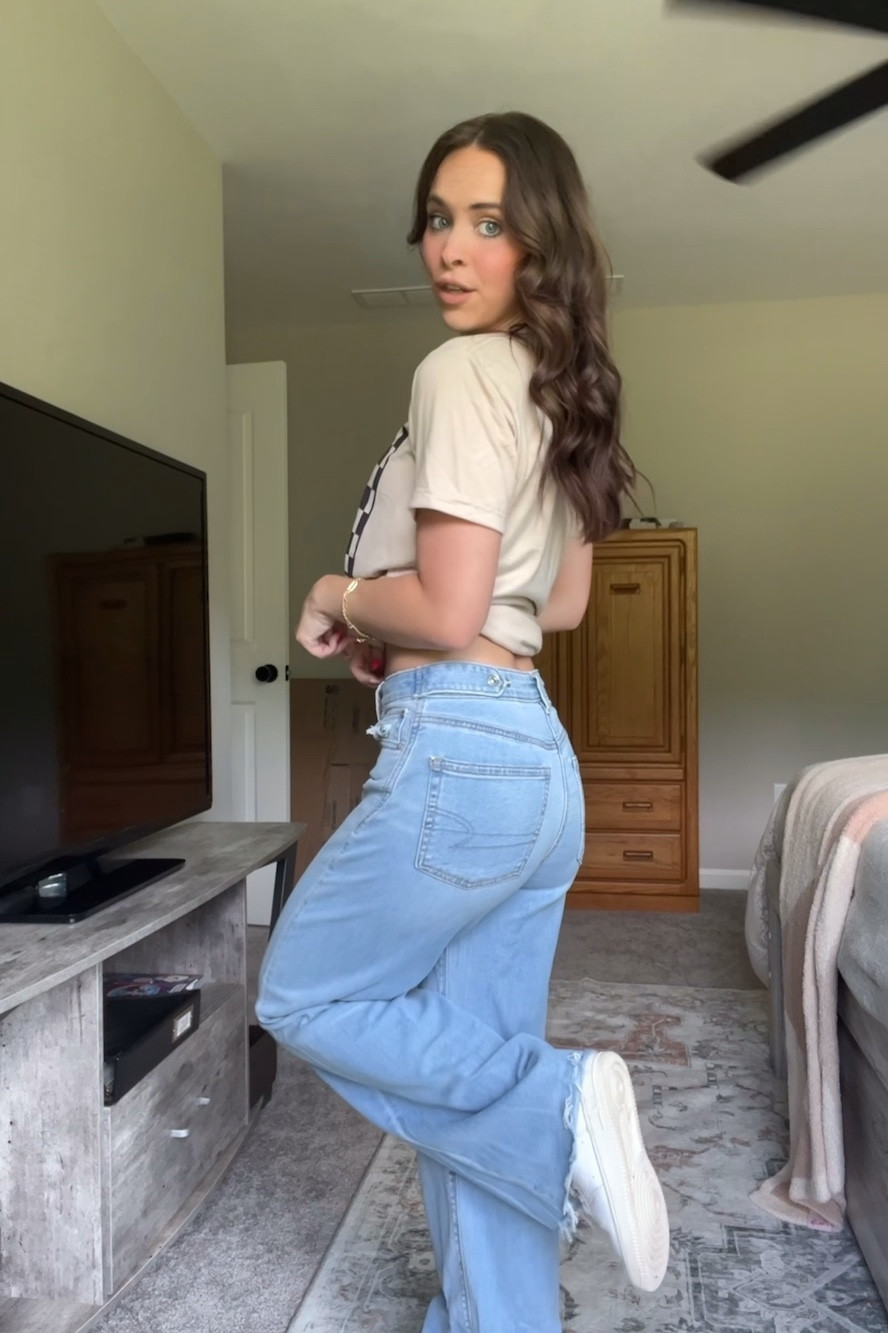 My FAV pair of jeans!

#jeans #ae #americaneagle #momjeans

#LTKSaleAlert #LTKVideo