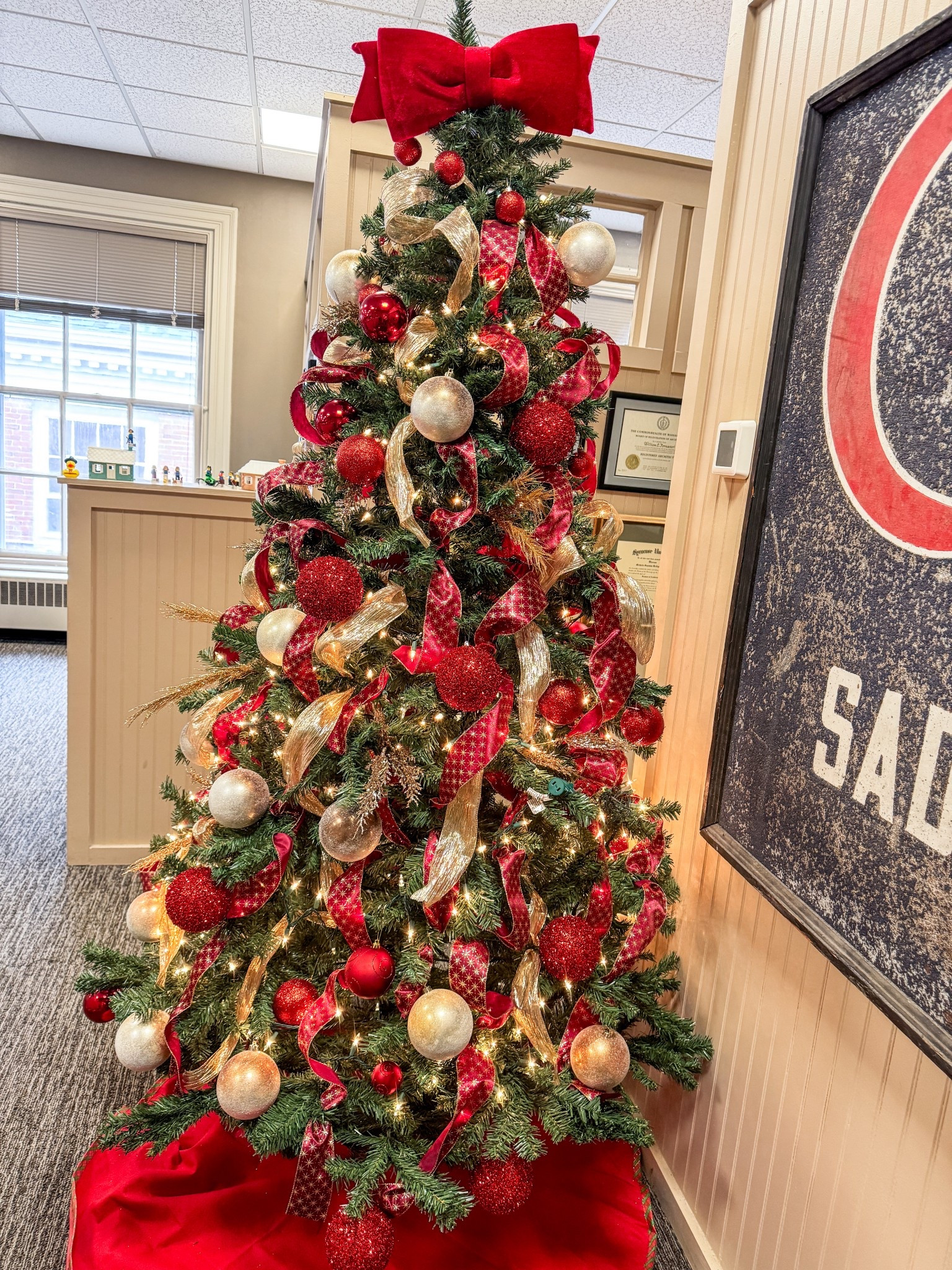 I figured the office needed a little bit of Christmas.
I was actually shocked at how nice this tree was right out of the box.
It was pretty inexpensive for its size, but it came together nicely.

Christmas tree, Christmas decor, interiors, decorating

#LTKHoliday #LTKSeasonal #LTKHome