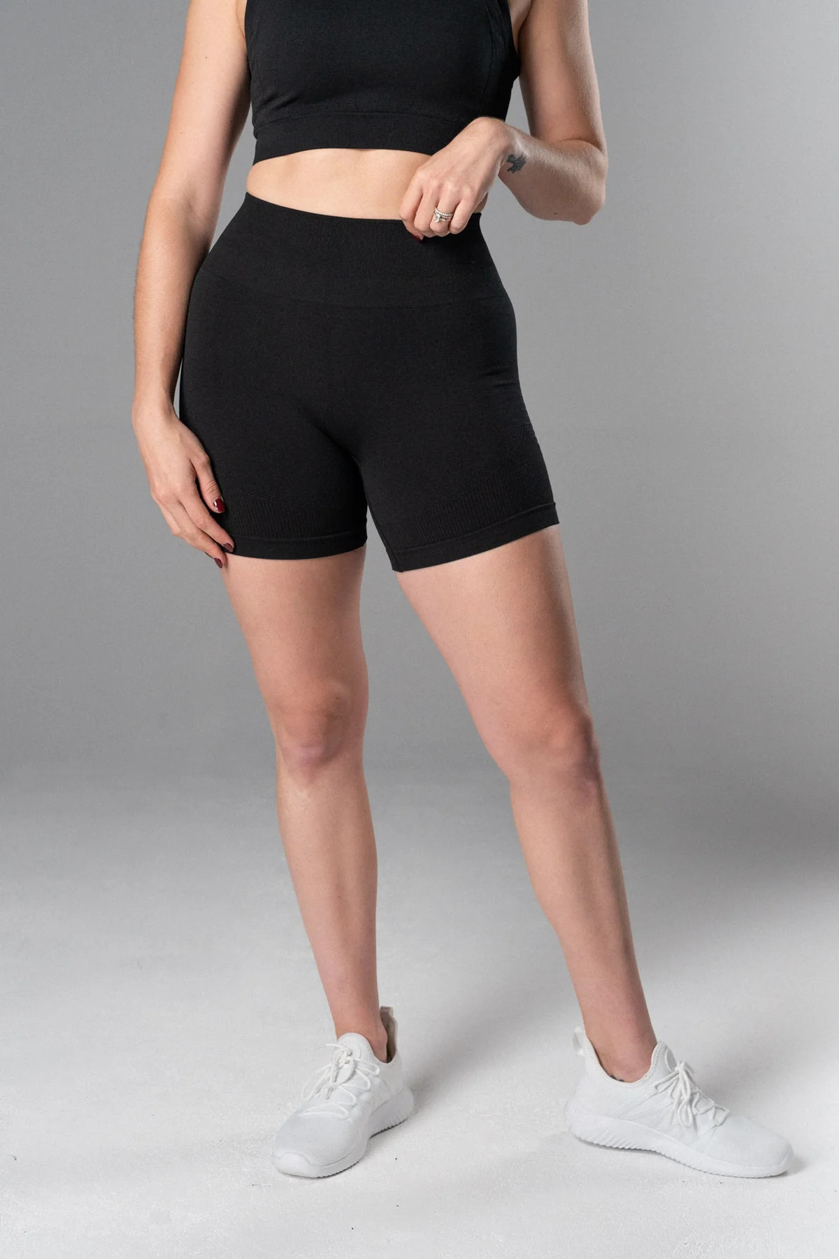 breakthrough seamless midi shorts 5" | Alyth Active