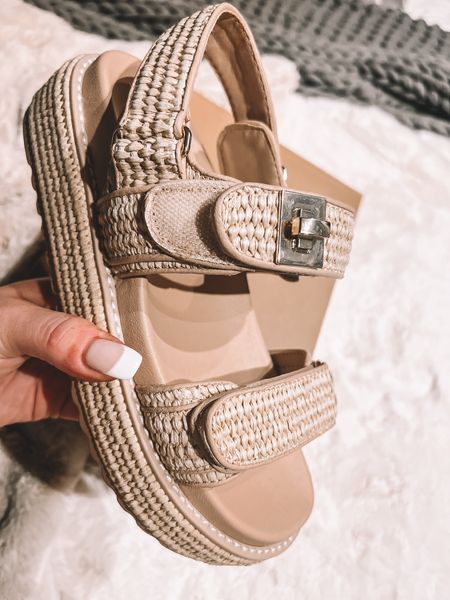Guys….. these sandals! A neutral dad sandal with a slight wedge! They are SO comfortable. I had them on today for 10+ hours.
Because of the color? They literally will go with everything.
Sandals, shoes, spring outfits, summer

#LTKshoecrush #LTKfindsunder100 #LTKSeasonal