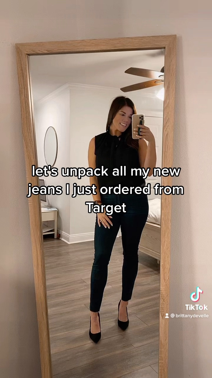 Eeek!!! I never find jeans that fit just right on the first try. I did order my regular size and one size up to compare and I didnt even have to take the bigger sizes out the packaging. 10/10 I recommend!🙌🏼

#LTKunder50 #LTKstyletip #LTKworkwear