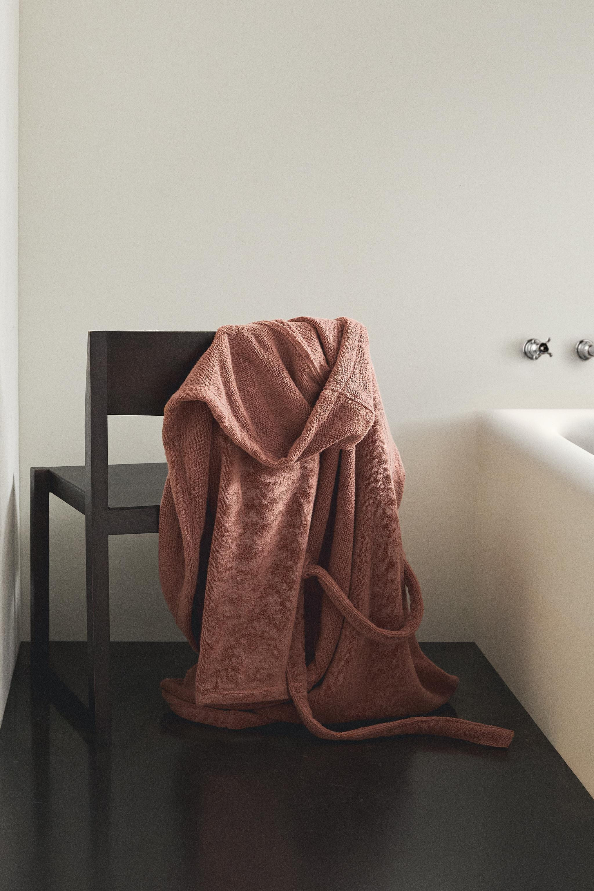EXTRA SOFT HOODED BATHROBE (380 GXM²) | Zara US