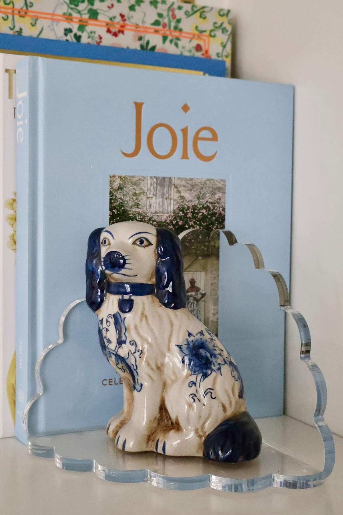 How cute are these acrylic scalloped bookends?! 

#LTKHome