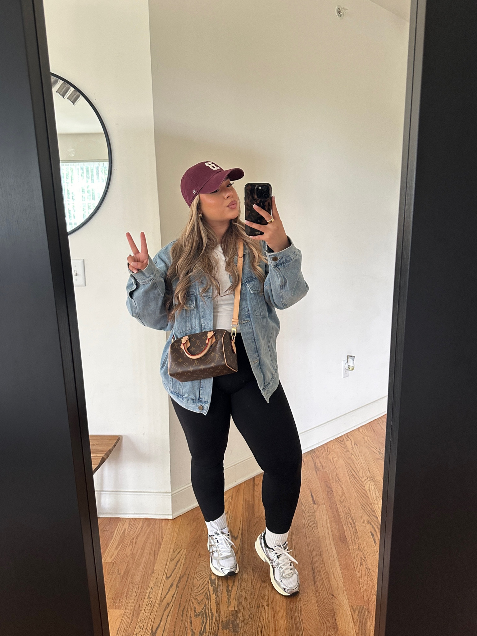 Casual Fall Outfit👟🖤

#LTKStyleTip #LTKSeasonal #LTKMidsize