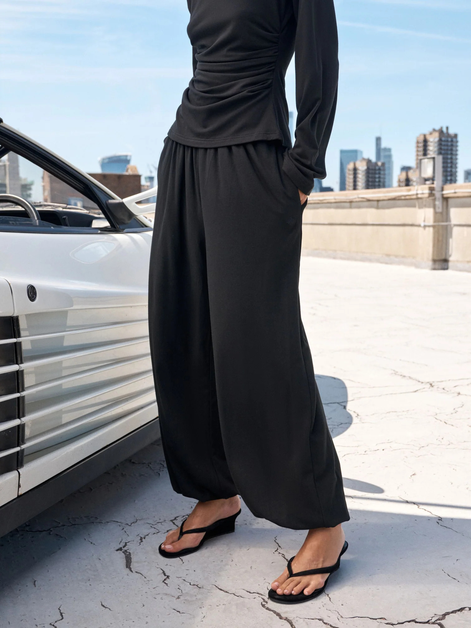 LIGHTWEIGHT BALLOON TROUSERS - BLACK | The Couture Club