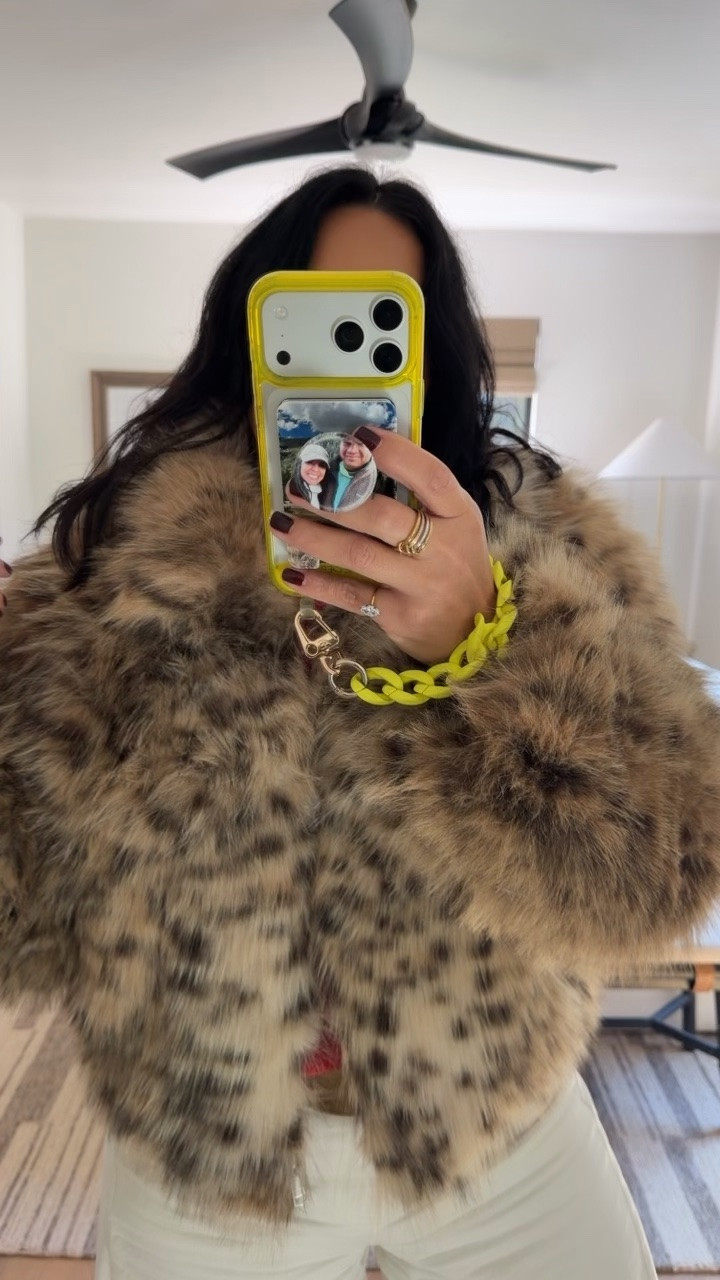 Jacket size medium, top size medium, jeans size 29 (I’m a curvy size 8/10, belt size large, shoes fit tts and are so comfortable!