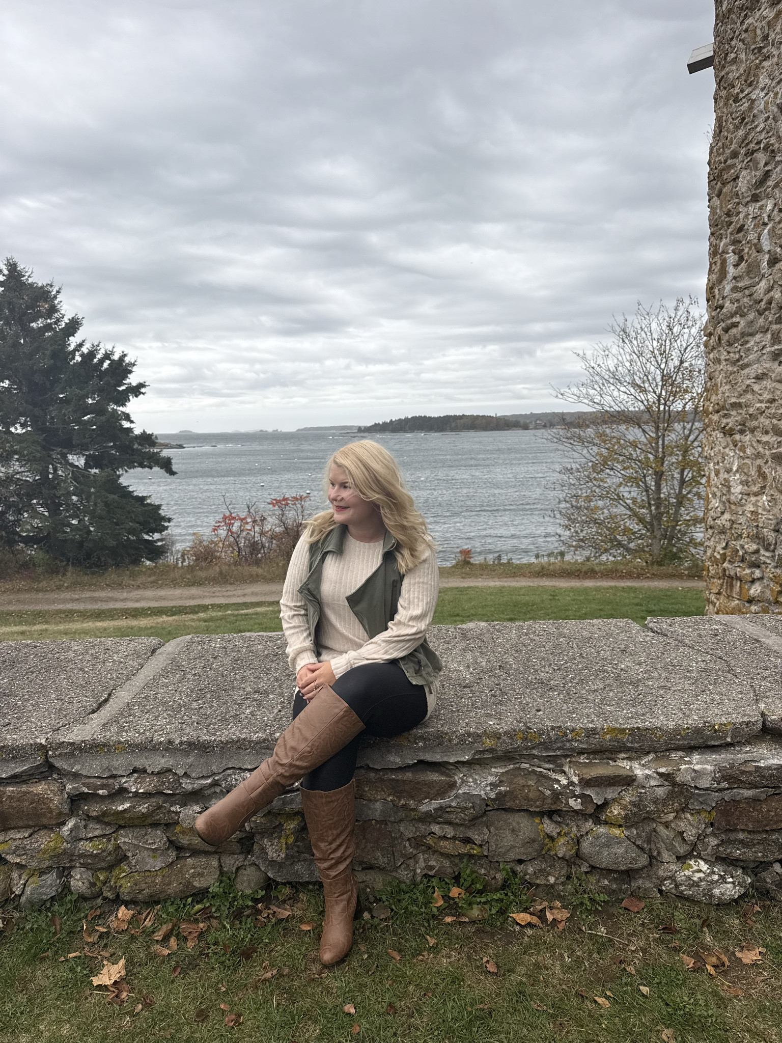 Tuesday OOTD: sweater, a vest, and my spanx leggings