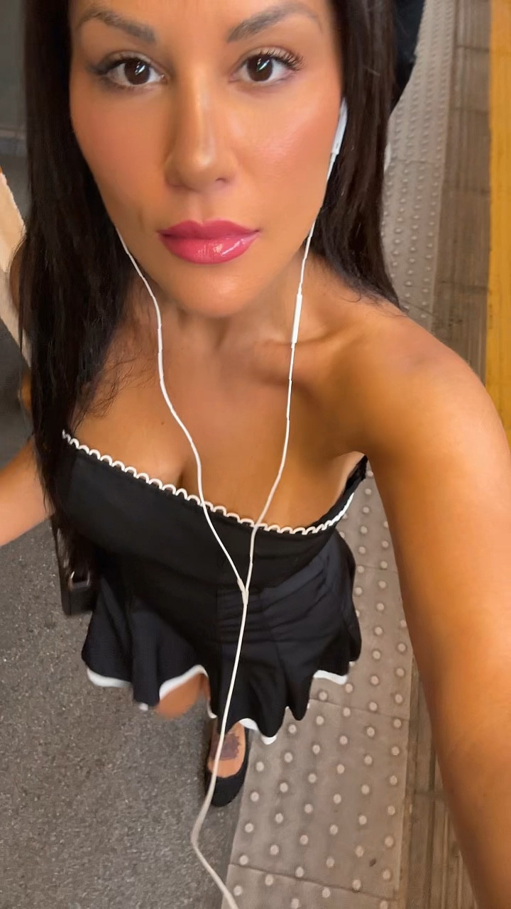 Black dress. Old Money Woven Contrast Bandeau Mini Dress. Anti wrinkle fabric. On sale! Under £20.

Date night out, brunch outfit, preppy. Affordable fashion.  Wardrobe staple. Timeless. Gift guide idea for her. Luxury, elegant, clean aesthetic, chic look, feminine fashion, trendy look.




#LTKstyletip #LTKuk #LTKeurope