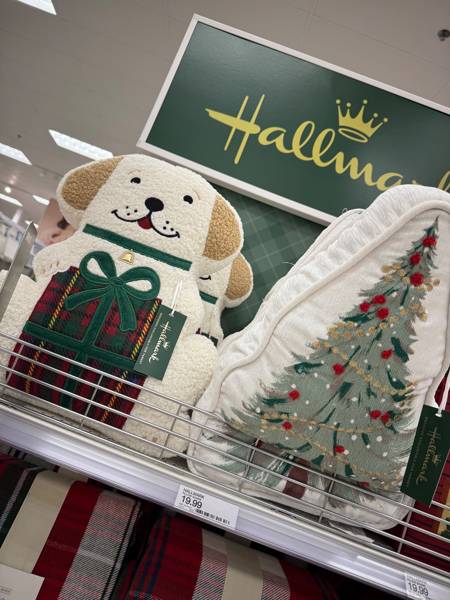 Hallmark Christmas throw pillows from Target! 

Ralph Lauren Christmas, Target, Christmas, home decor, living room, target finds, found it at target, target home decor, target Christmas decor 

#LTKHoliday #LTKHome #LTKFindsUnder50