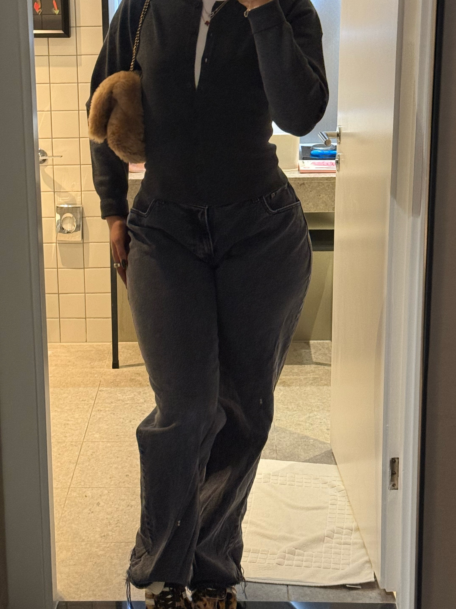 Grey sweater : medium 
Black jeans: 27L 
Cheetah shoes: 10 (stockx) 