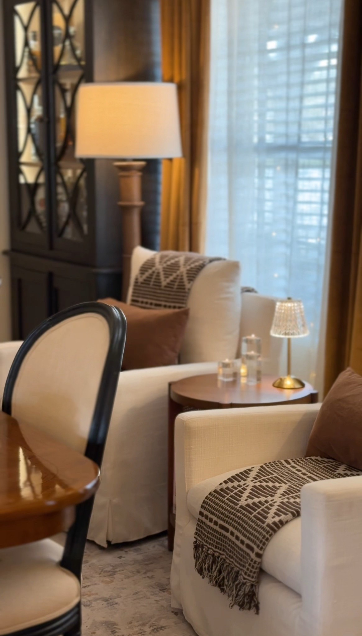 Dining room lounge details 

#LTKSeasonal #LTKHome #LTKFindsUnder100