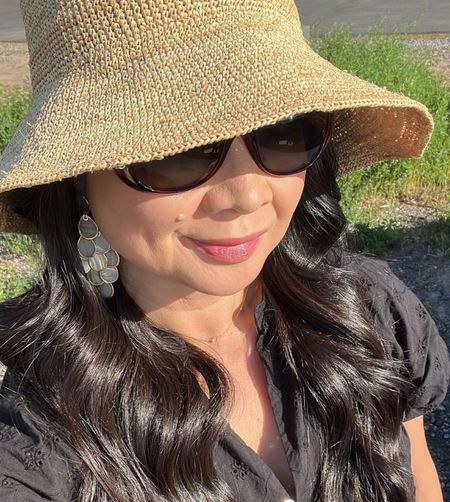 Summer outfit!


Jenni Kayne sun hat, oversized Anthropologie earrings, sunnies, sunglasses 

#LTKstyletip #LTKwedding