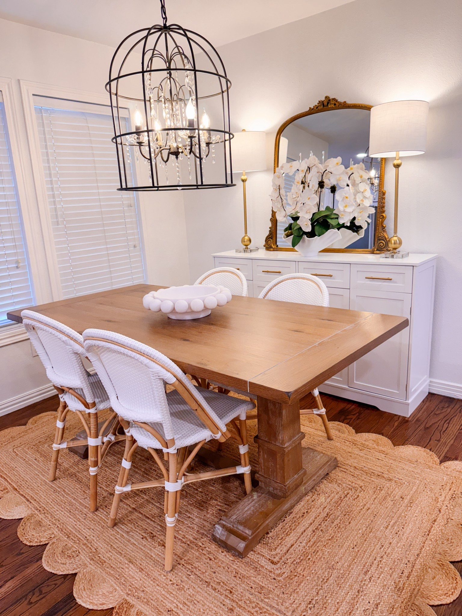 Kitchen. Dining room. Serena and Lily. Orchid. Lamp 