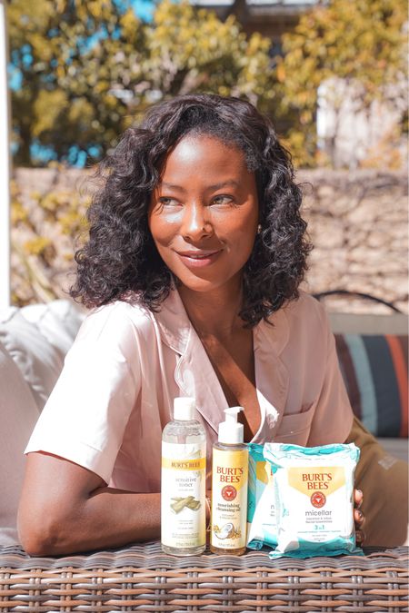 Hey beauty lovers! Don't forget to shop the @burtsbees Annual Friends & Family Sale Event happening now! The Micellar Makeup Removing Towelettes with Coconut & Lotus is my favorite! A must-have!

Use my Promo Code: FAM20 to 20% off everything now through March 23rd! 
-No exclusions
-Exclusively on BurtsBees.com

 #burtsbees #burtsbeespartner
#liketkit

#LTKbeauty #LTKsalealert #LTKSeasonal