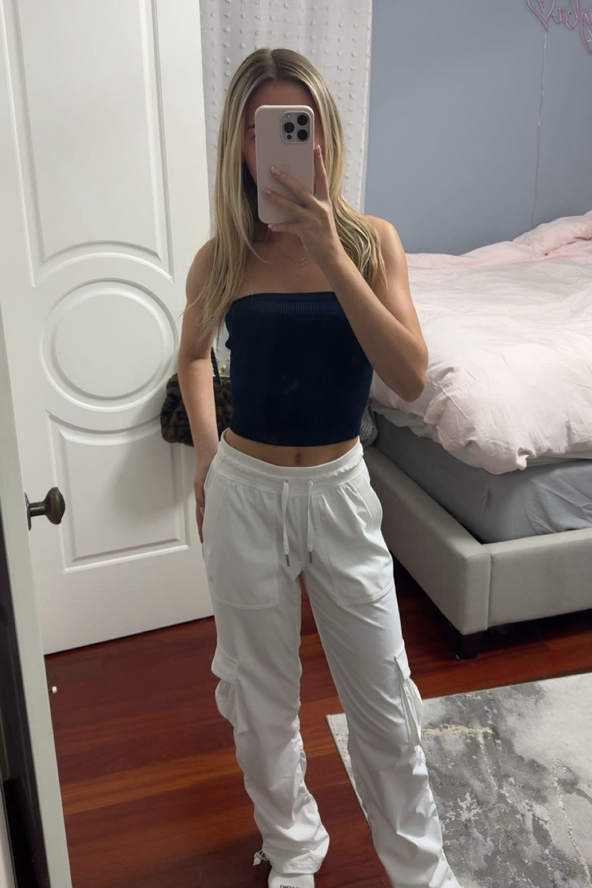 Navy Tube Top + White Cargo Pants Outfit

Perfect casual summer look 🌸 Chic, comfy & city-girl approved 🖤 #ltkitgirl #navytubetop #whitecargopants #summeroutfit

navy tube top • navy strapless top • tube top outfit • white cargo pants • cargo pants outfit • summer outfit • casual outfit • city girl style • clean girl aesthetic • girly outfit inspo

#LTKStyleTip #LTKSeasonal