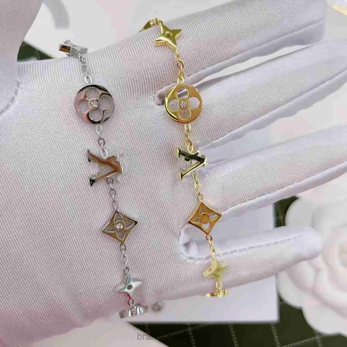 Stainless steel Luxury classic designer Girl women men boy flower V bracelets elegant Love 18K Go... | DHGate
