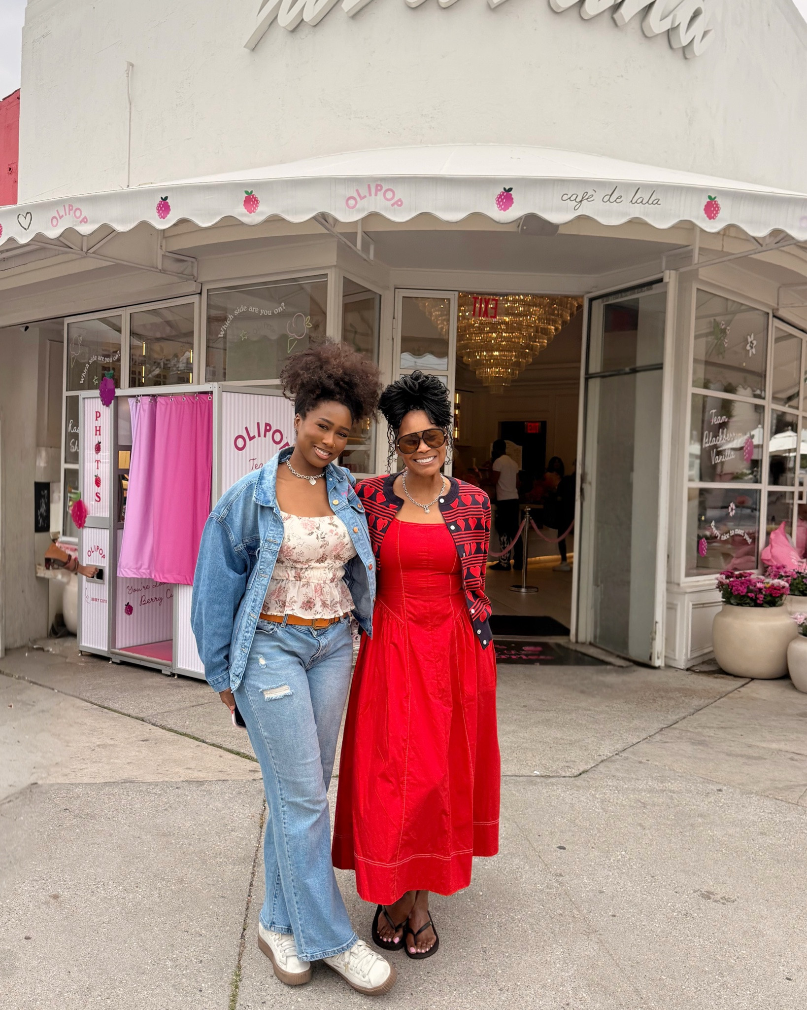 Sunshines, what a fun day we had with @drinkolipop x @lalaland in Los Angeles. 

Y’all my Brookelynn @brooklyninthehaus is home for summer . I love our @howard1867 babe💕 

Thank you @drinkolipop  x @lalaland it was the perfect Mom and daughter day. 

.
.
.
.
.
#raisinggreatnessofficial #losangelesblogger  #lainfluencer #lalife

#LTKmomlife #LTKdayinmylife #LTKootd