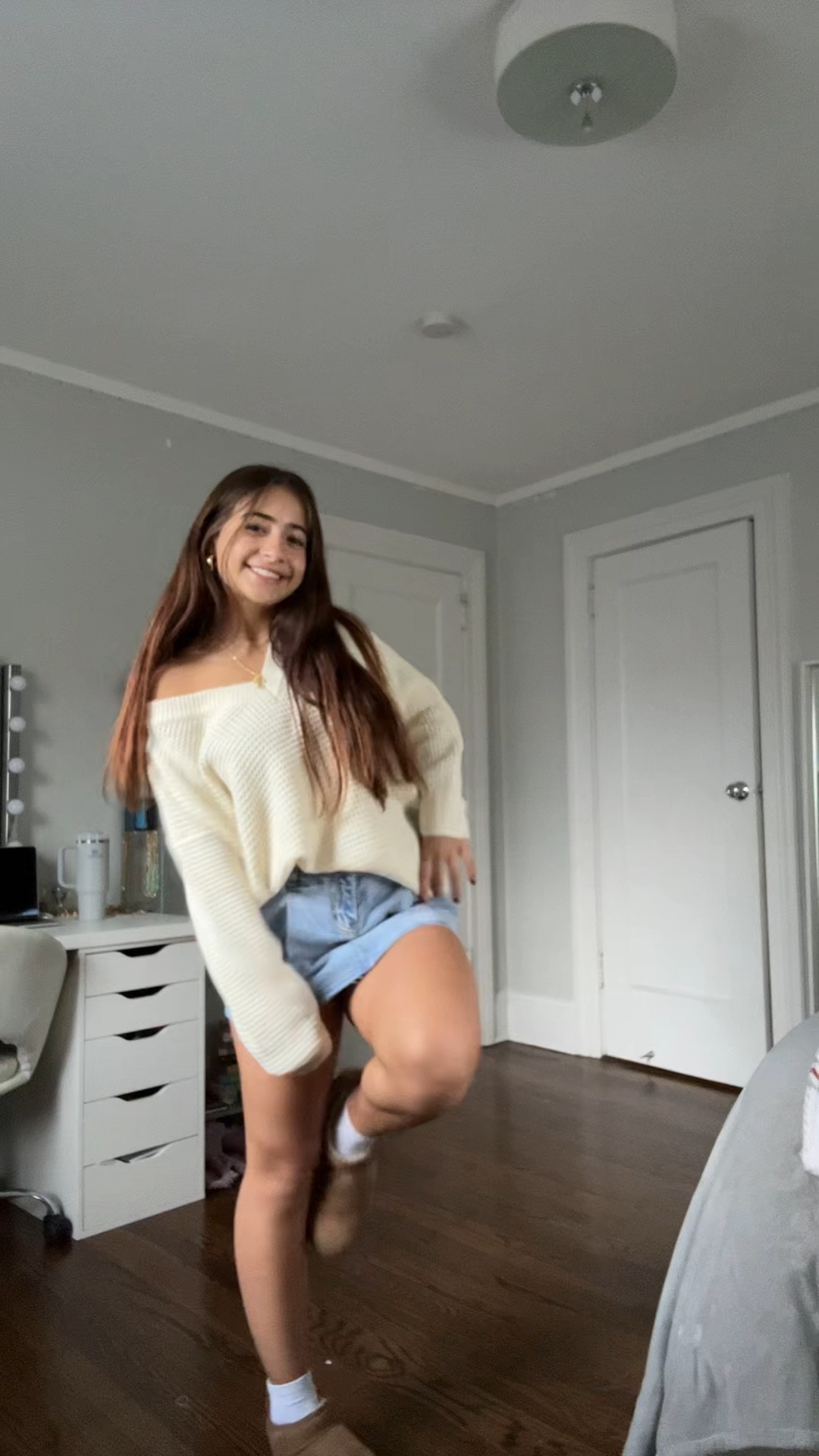 outfit inspo with city beach! 
1-
top: s
skirt: US 2
2-
top: s
skirt: US 2
3-
top: xs
jeans: US 2
4-
top: s
jeans: US 2