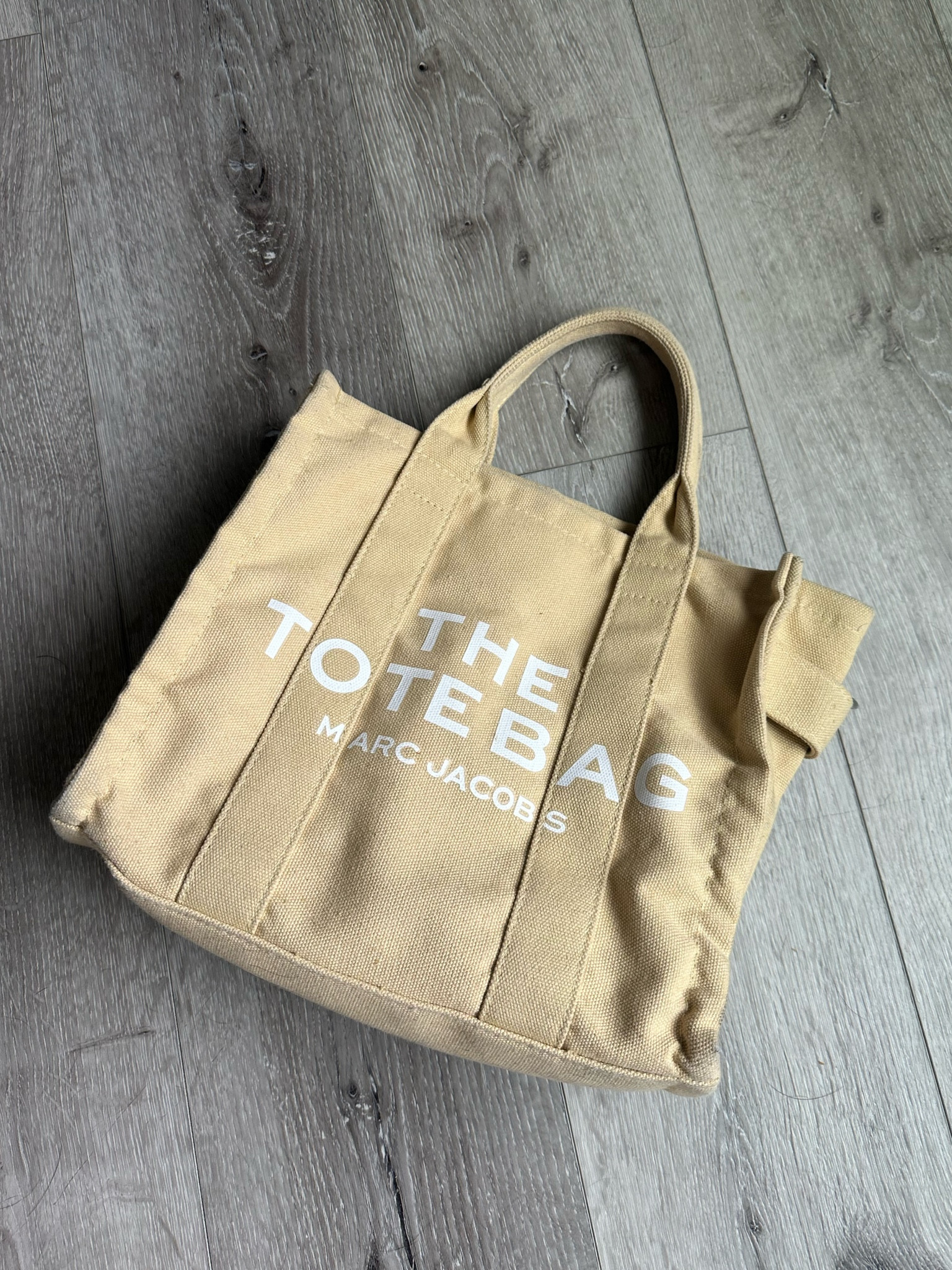 Marc Jacobs gate find 🖤

#dhgate #dupes #designerdupe #marcjacobs #thetotebag 

#LTKSeasonal #LTKFindsUnder50 #LTKItBag