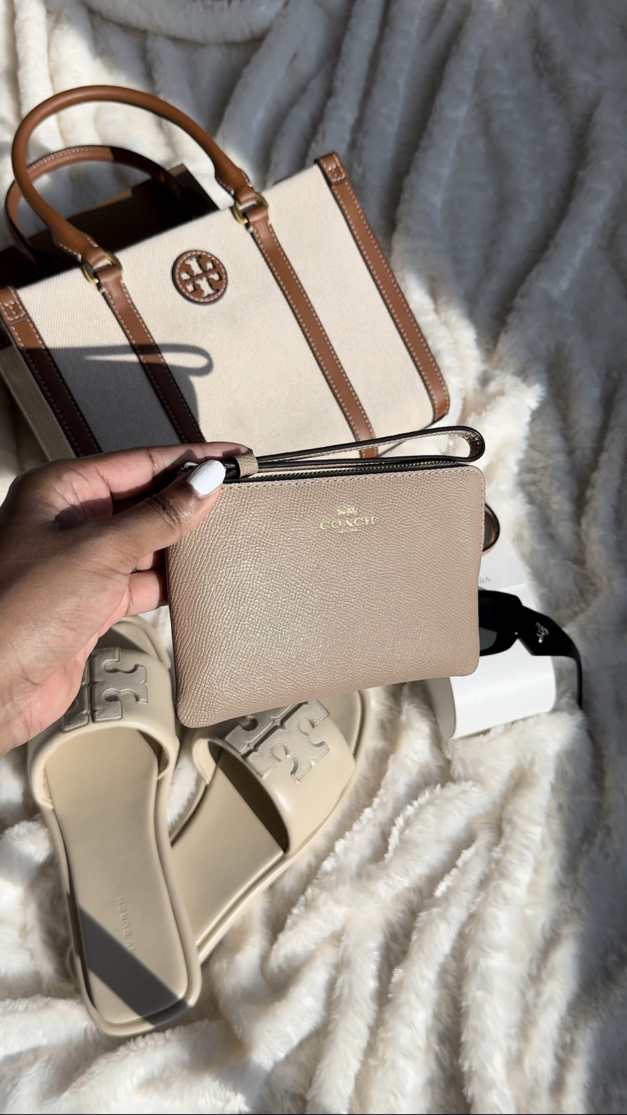 #walmartpartner 

Did you know @walmart has real designer brands for less!?! 🎉☺️🎉….……I decided to get a few items from Tory Birch, Coach, and Burberry. 🤍

shop these looks below! 

 #walmartfashion  #walmart @walmart @shop.ltk 

#LTKVideo 

#LTKSaleAlert