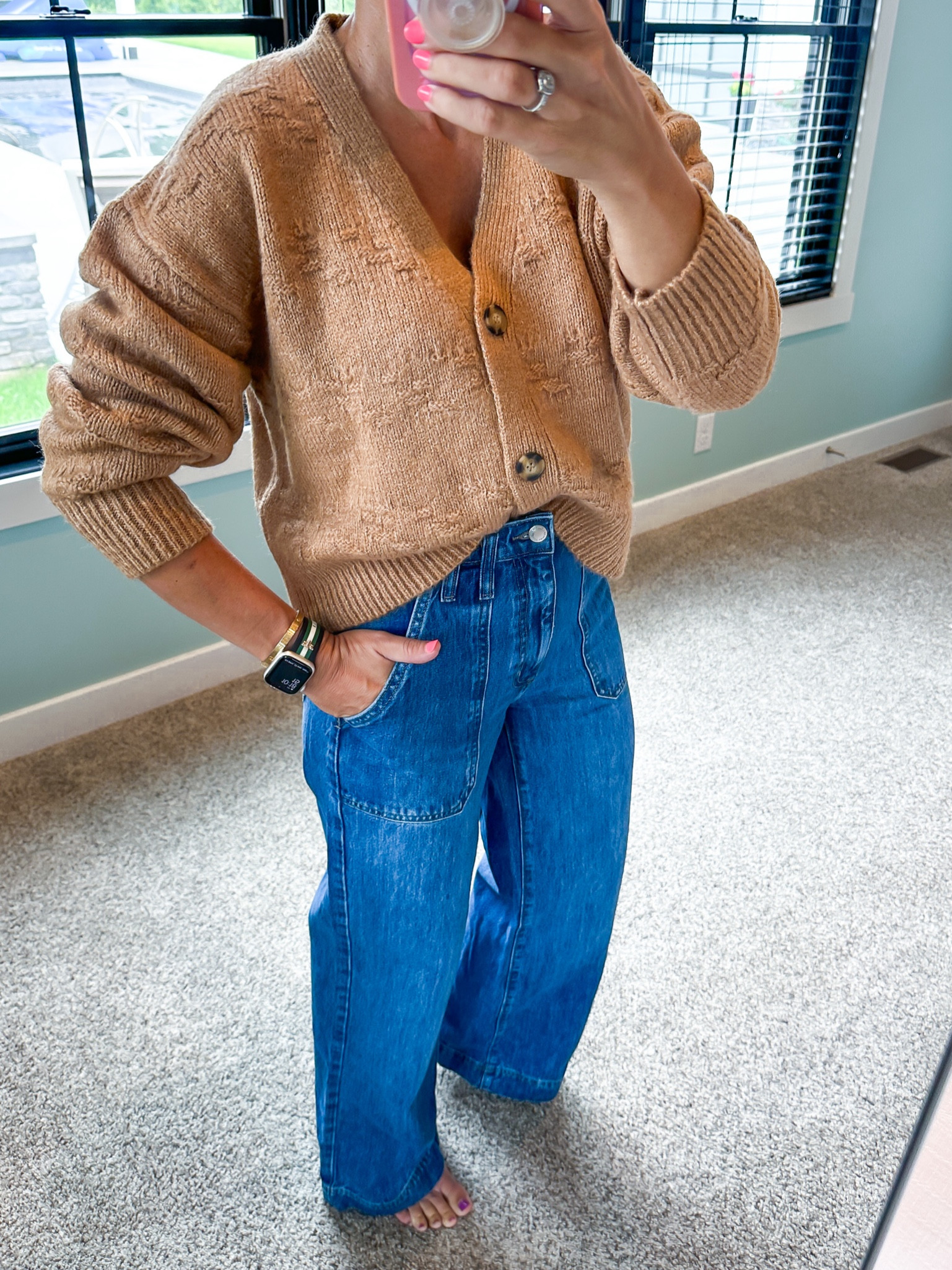 🍁Fall ready! This cardigan is so good! Cropped style, basket weave stitch and fun button detail. Comes in several colors.
*Fit Tip- runs a little big. I like the slightly oversized fit for this. I’m wearing a small and I’m 5’2, 128lbs and a 34D. 

#cardigan #fallstyle #falloutfit #cardiganoutfit #fallfashion #nordstrom

#LTKFind #LTKSeasonal #LTKBacktoSchool