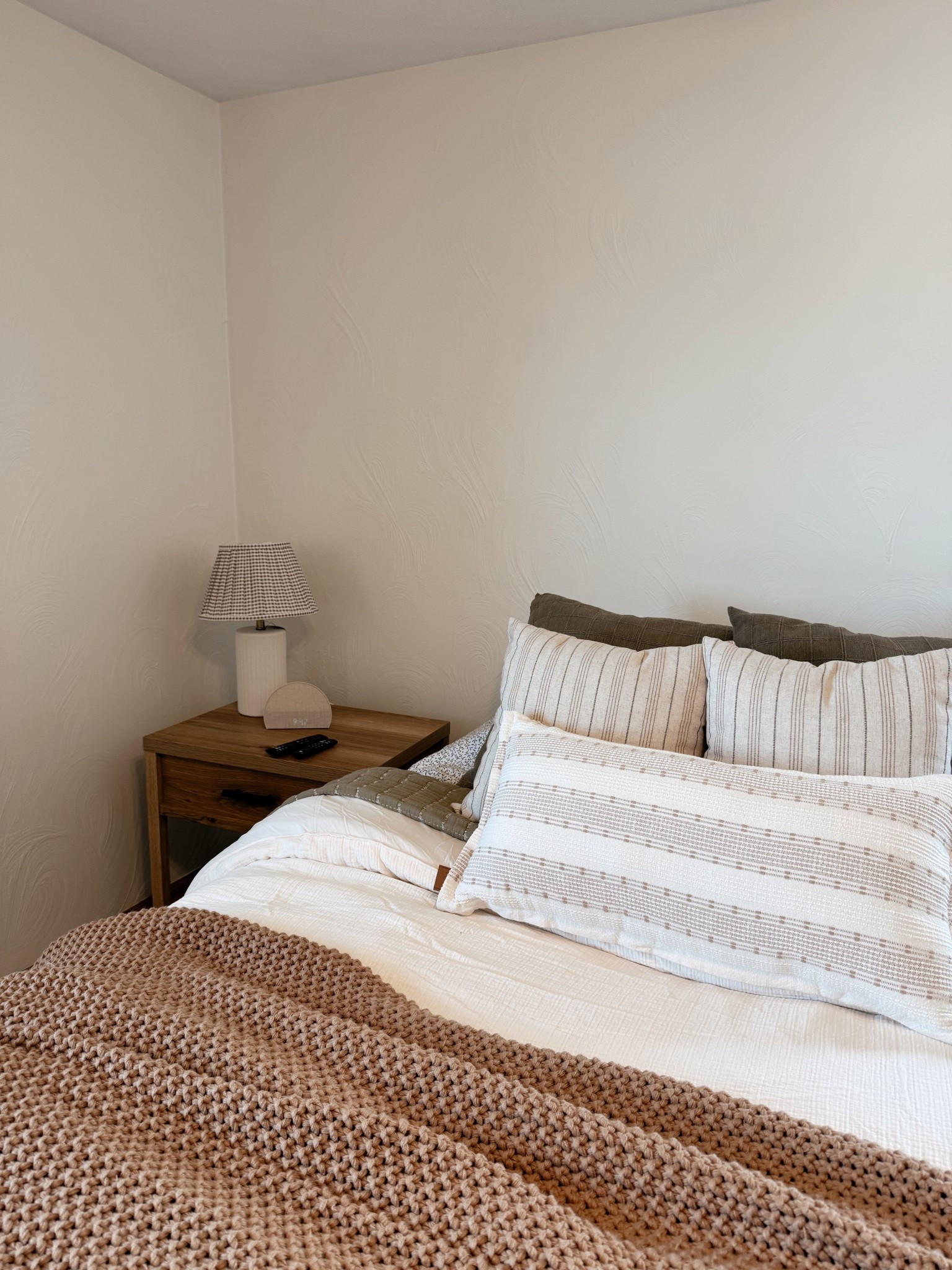 My cozy room! 🏠🤍 so many good deals for target circle week! 


#LTKSaleAlert #LTKHome