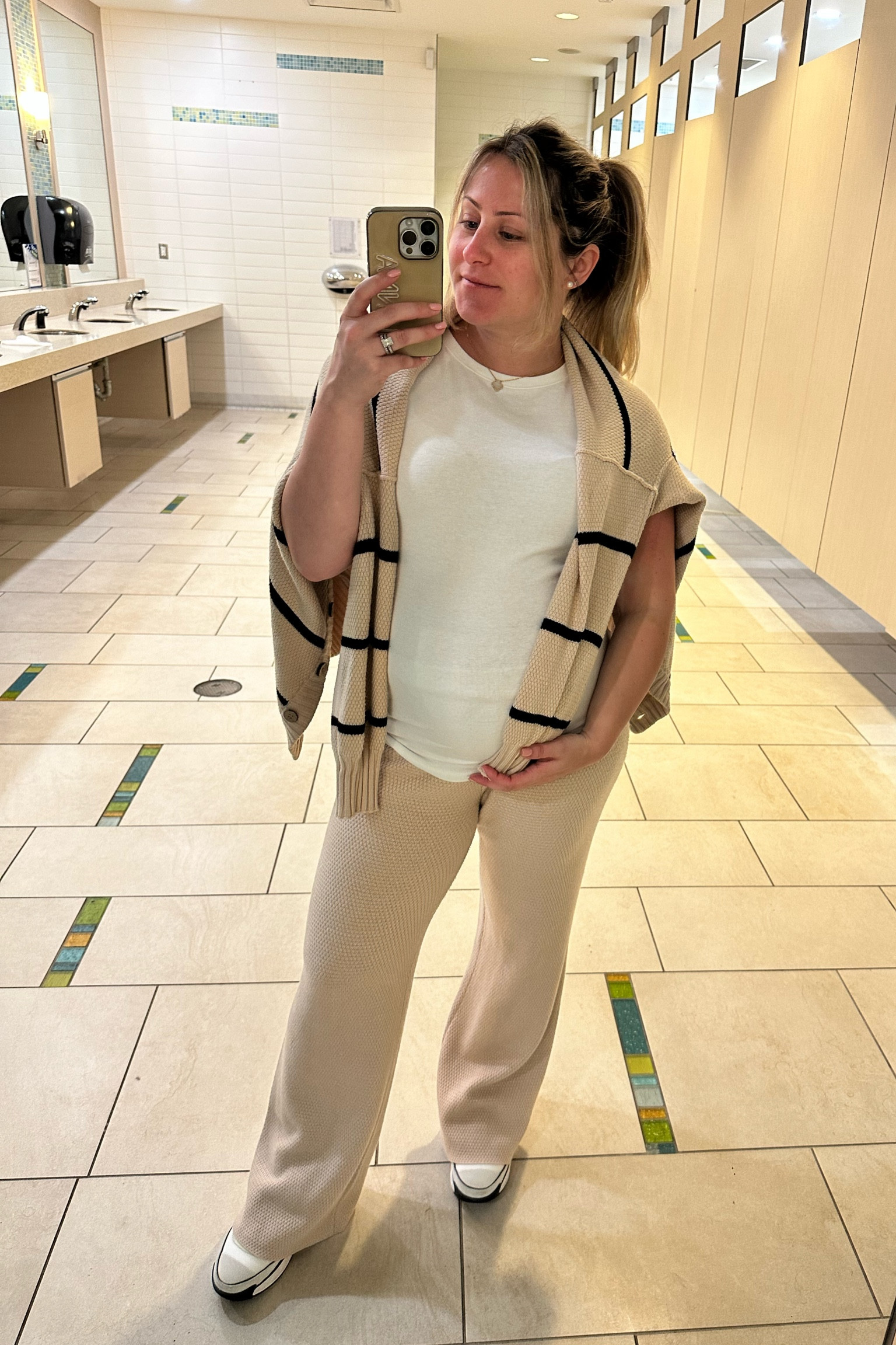 same airport outfit for the flight home 

#LTKtravel #LTKbump #LTKfindsunder100